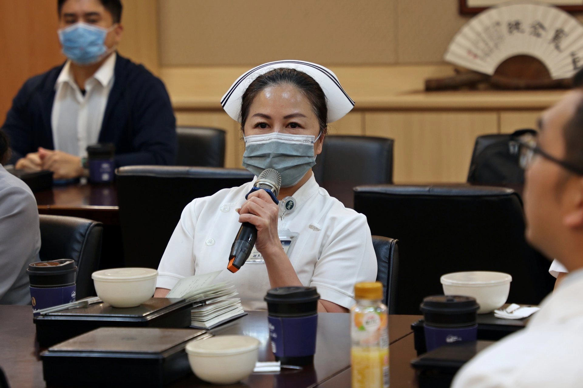 花蓮慈院護理部主任鍾惠君邀請臺東縣衛生局協助，針對在地護理人才培育，擬定公費或獎助計畫，為地方留才。