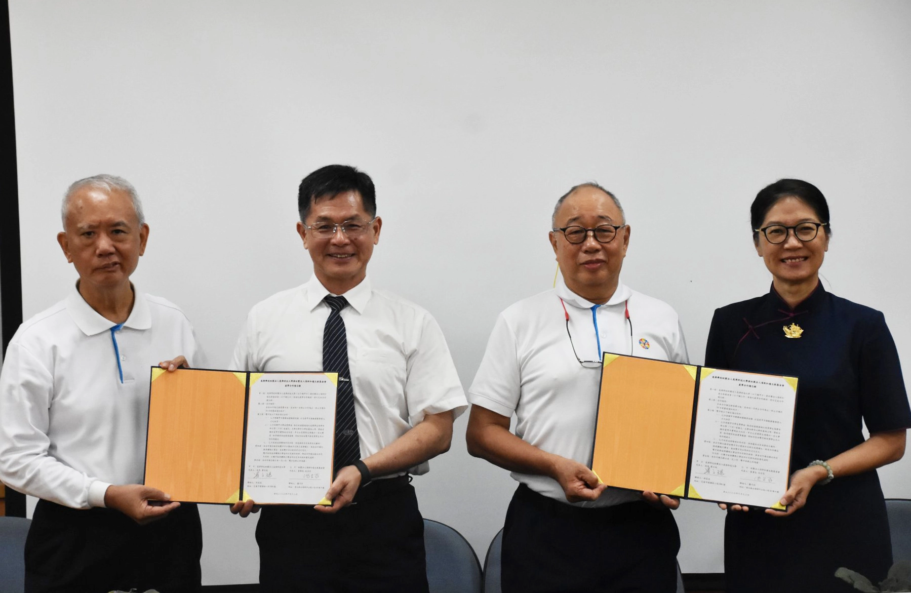 慈濟科技大學與頂新和德文教基金會、善菓餐飲集團股份有限公司，正式簽署產學合作備忘錄。