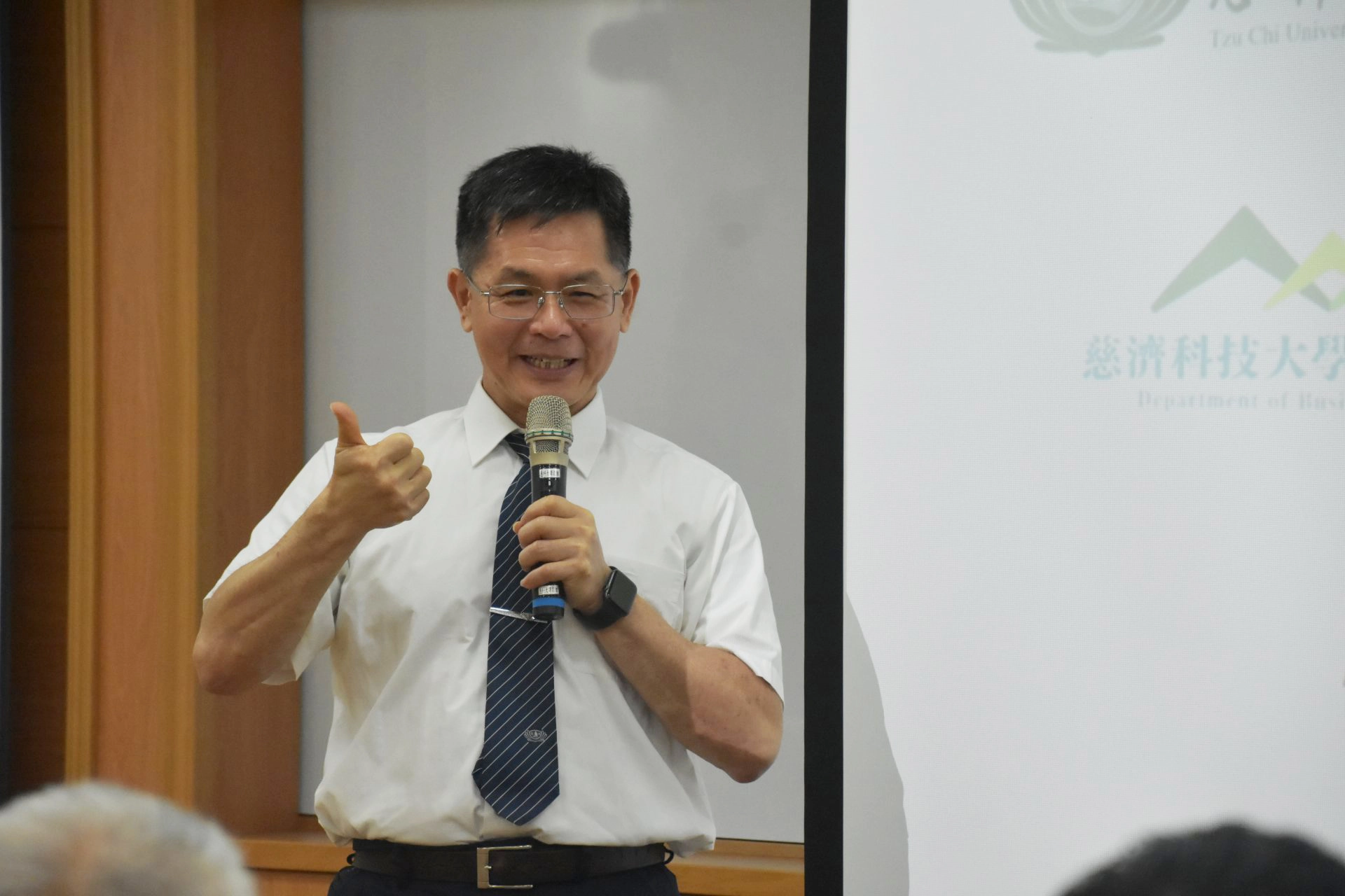 慈濟科技大學校長羅文瑞表示，培育人才絕不是從大學端開始，而是向下紮根。