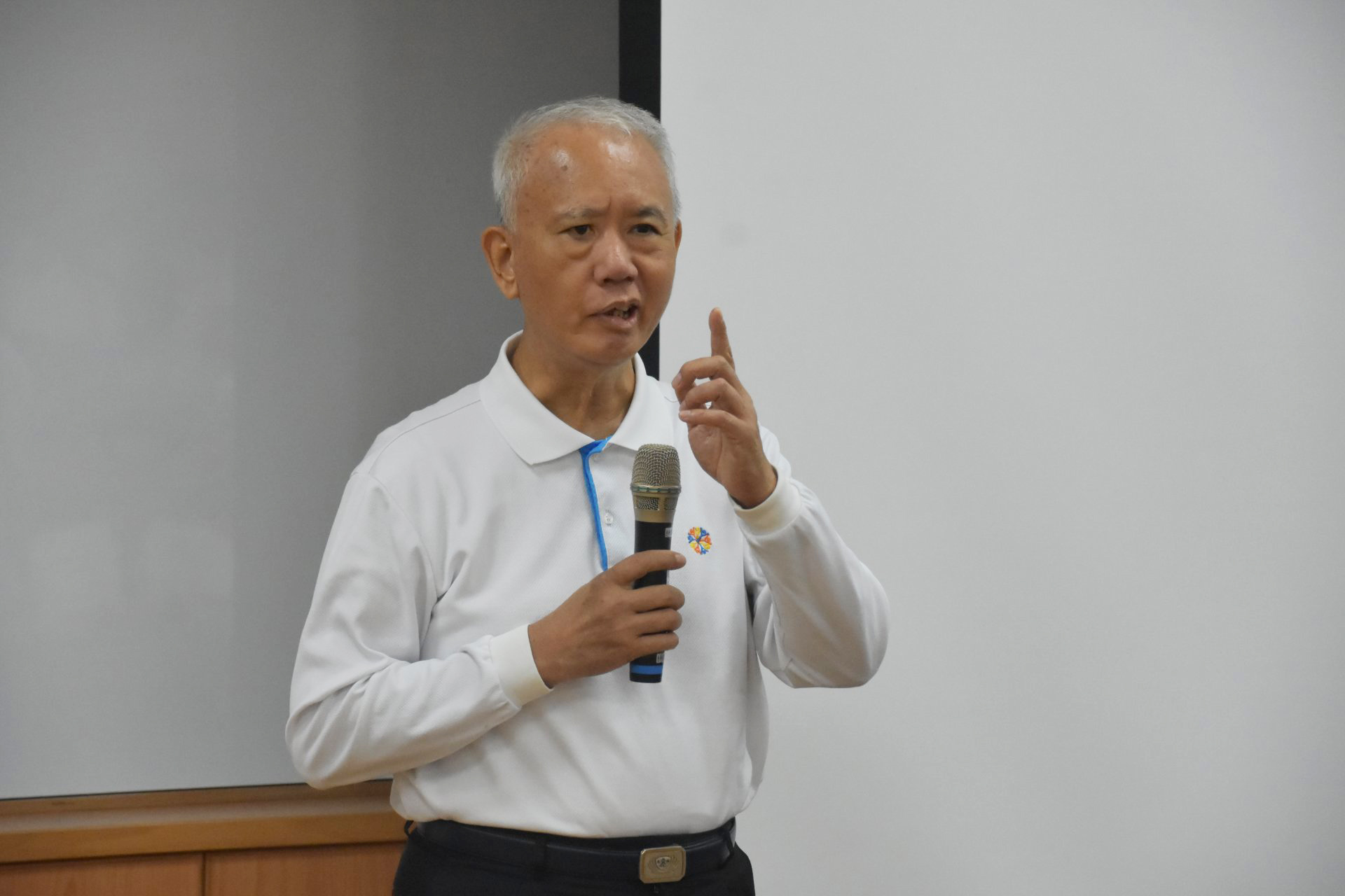 頂新和德文教基金會創辦人魏應充表示,以學校為載體,提供獎助學金,讓孩子無後顧之憂安心讀書。