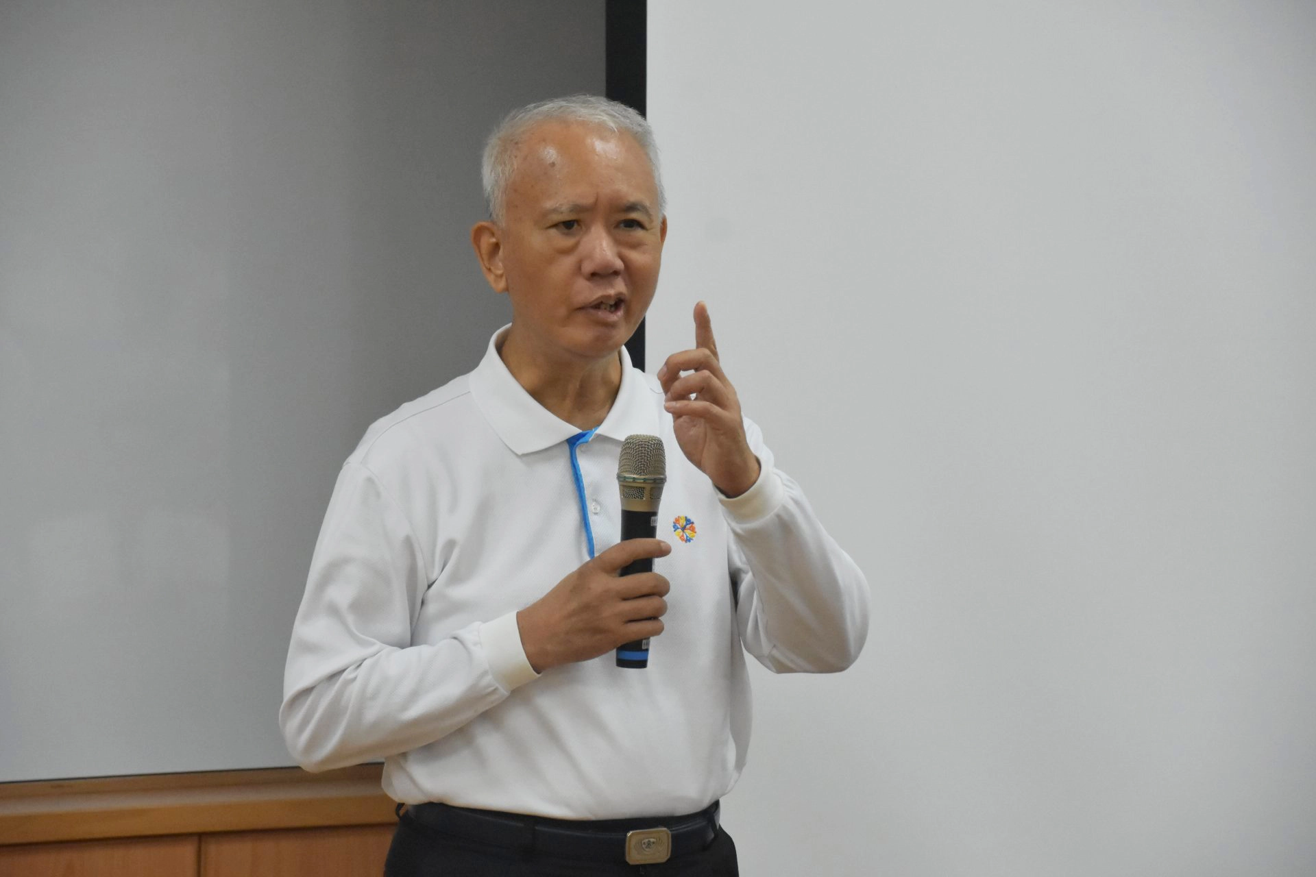 頂新和德文教基金會創辦人魏應充表示，以學校為載體，提供獎助學金，讓孩子無後顧之憂安心讀書。