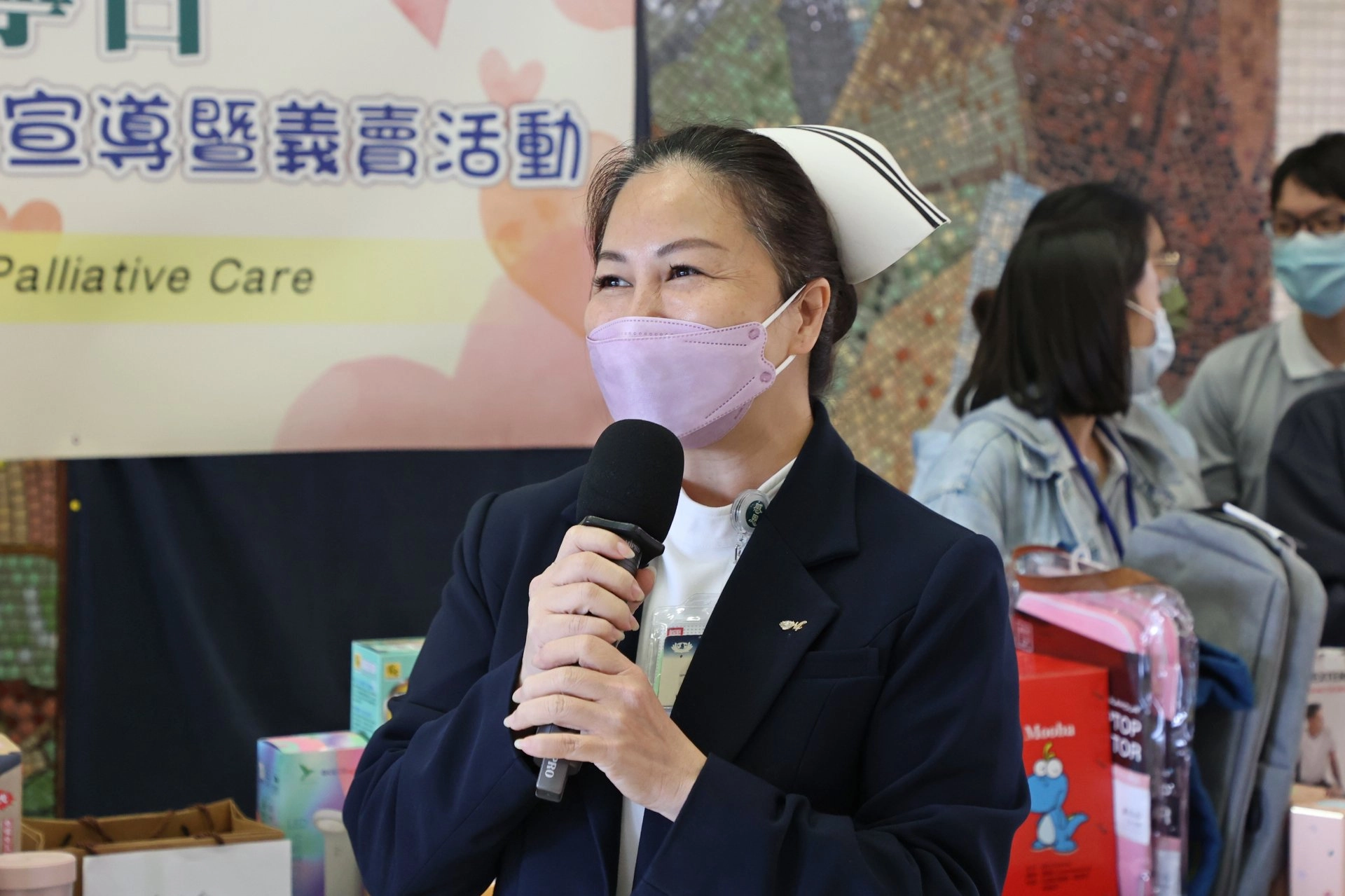 護理部主任鍾惠君表示，希望透過大家的愛心，協助每一個病人在生命到達終點之前能安詳的面對，這也是社區關懷非常重要目的。