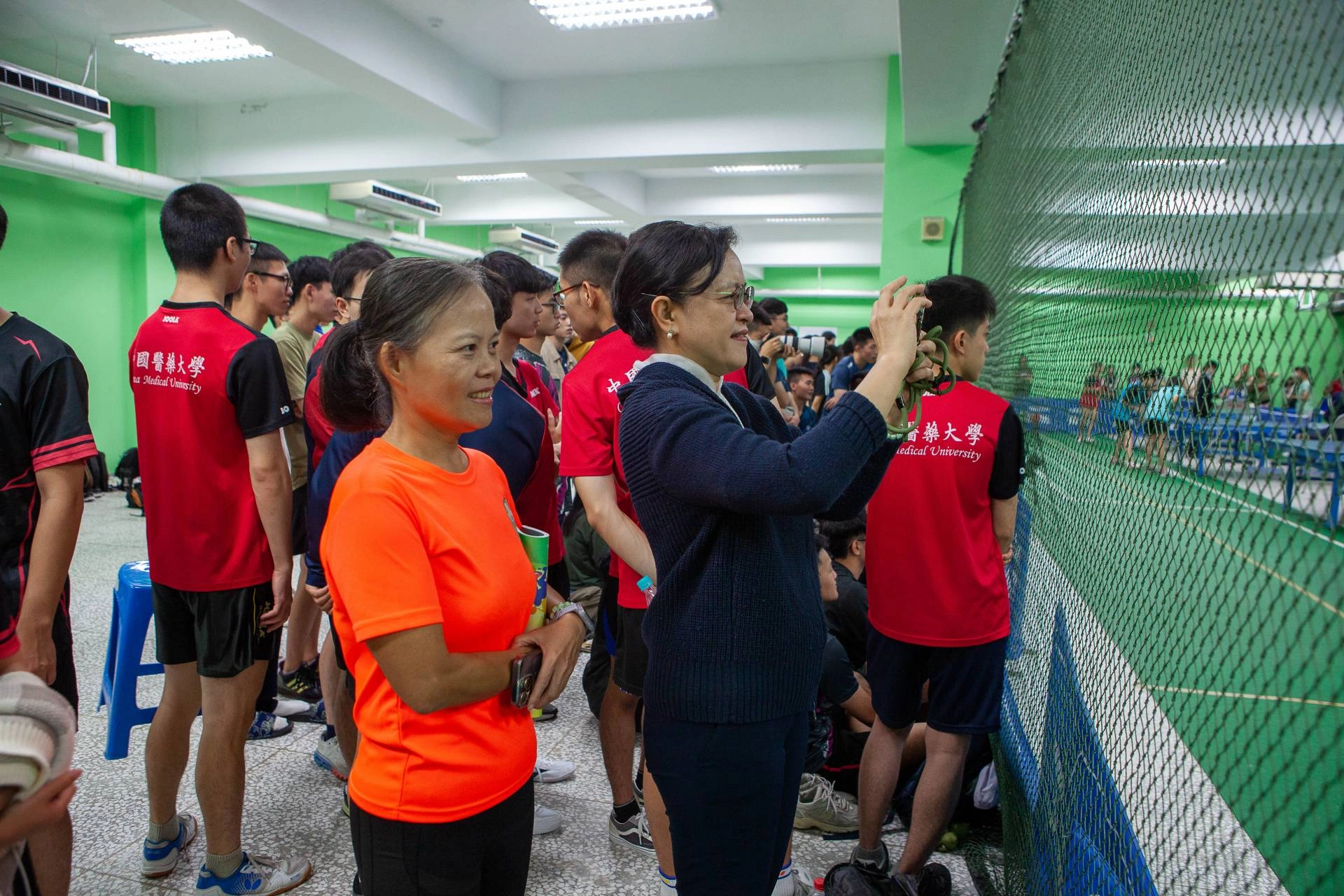 慈濟大學劉怡均校長今天分別到不同場地為大家加油打氣，歡迎大家來到慈濟大學。