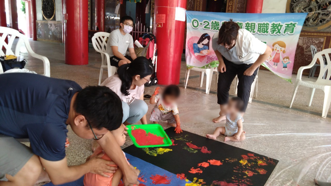 旗津地區民眾參與踴躍，家長帶孩子享受其中