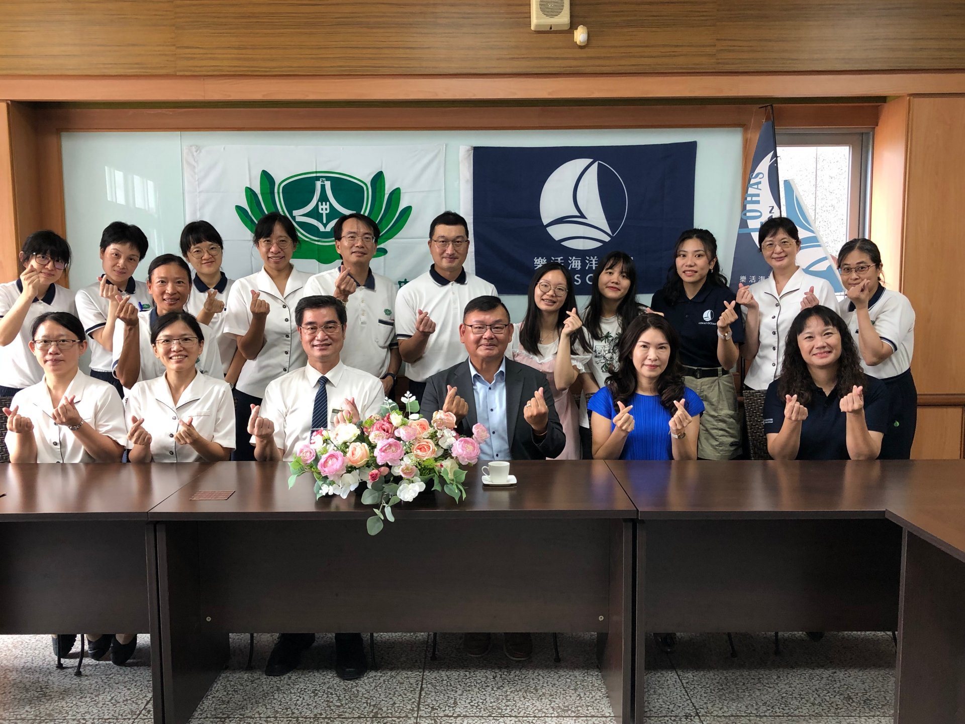 臺南慈中與樂活海洋學院於112年6月21日簽訂雙方合作備忘錄，期待透過雙方的合作共創永續海洋教育。