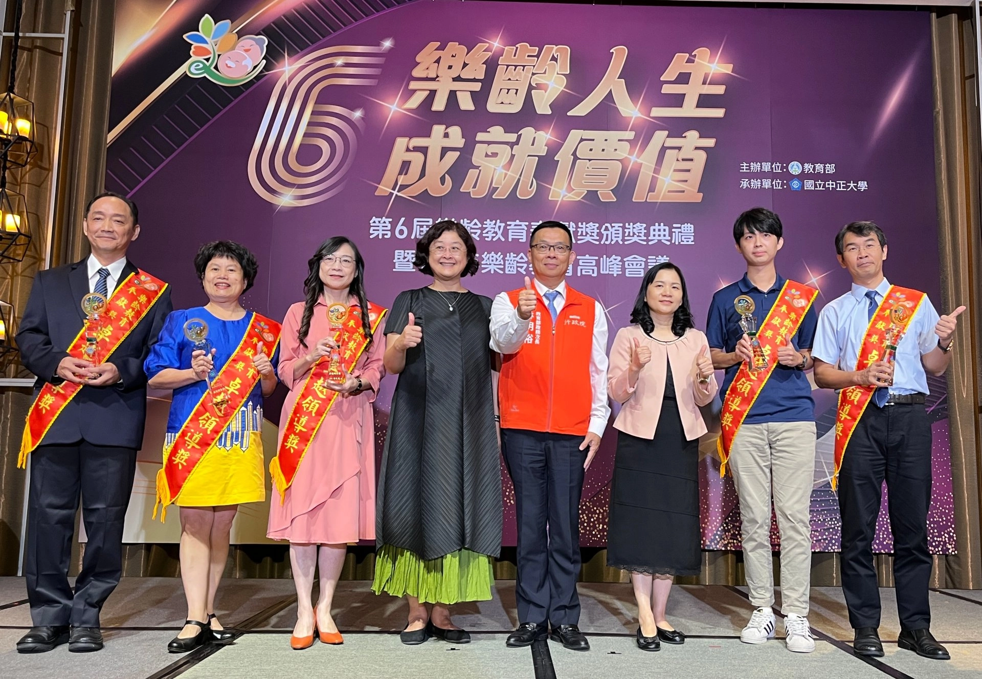 慈濟科技大學進修推廣部主任牛河山表示，樂齡大學學員認真求學態度，反而給了自己最好的肯定和支持。