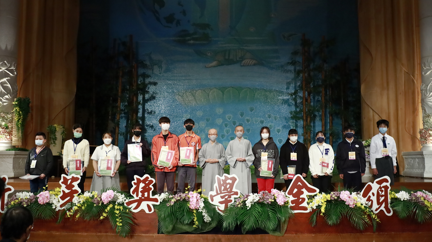 慈濟10月22日在花蓮靜思堂舉辦新芽獎學金頒獎典禮。(圖為慈濟基金會提供)