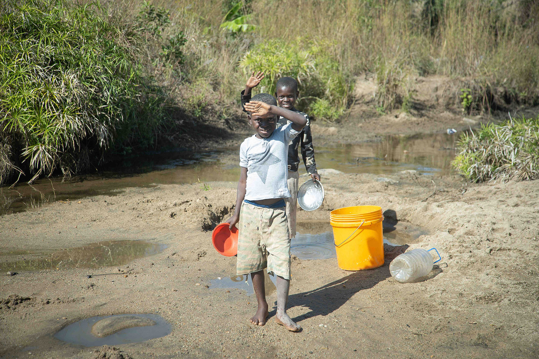 在馬拉威坎培薩地區，當地有一半以上的居民仍取用可能遭汙染的淺井及河水，要取乾淨的水平均得走1到3公里，且取水的工作幾乎落在婦女和兒童的身上。