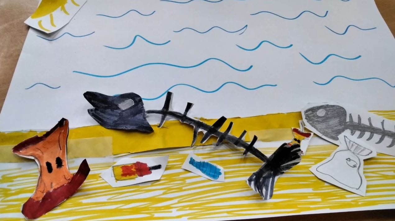 學童親自手繪圖卡,嘗試「後續定格動畫製作」。