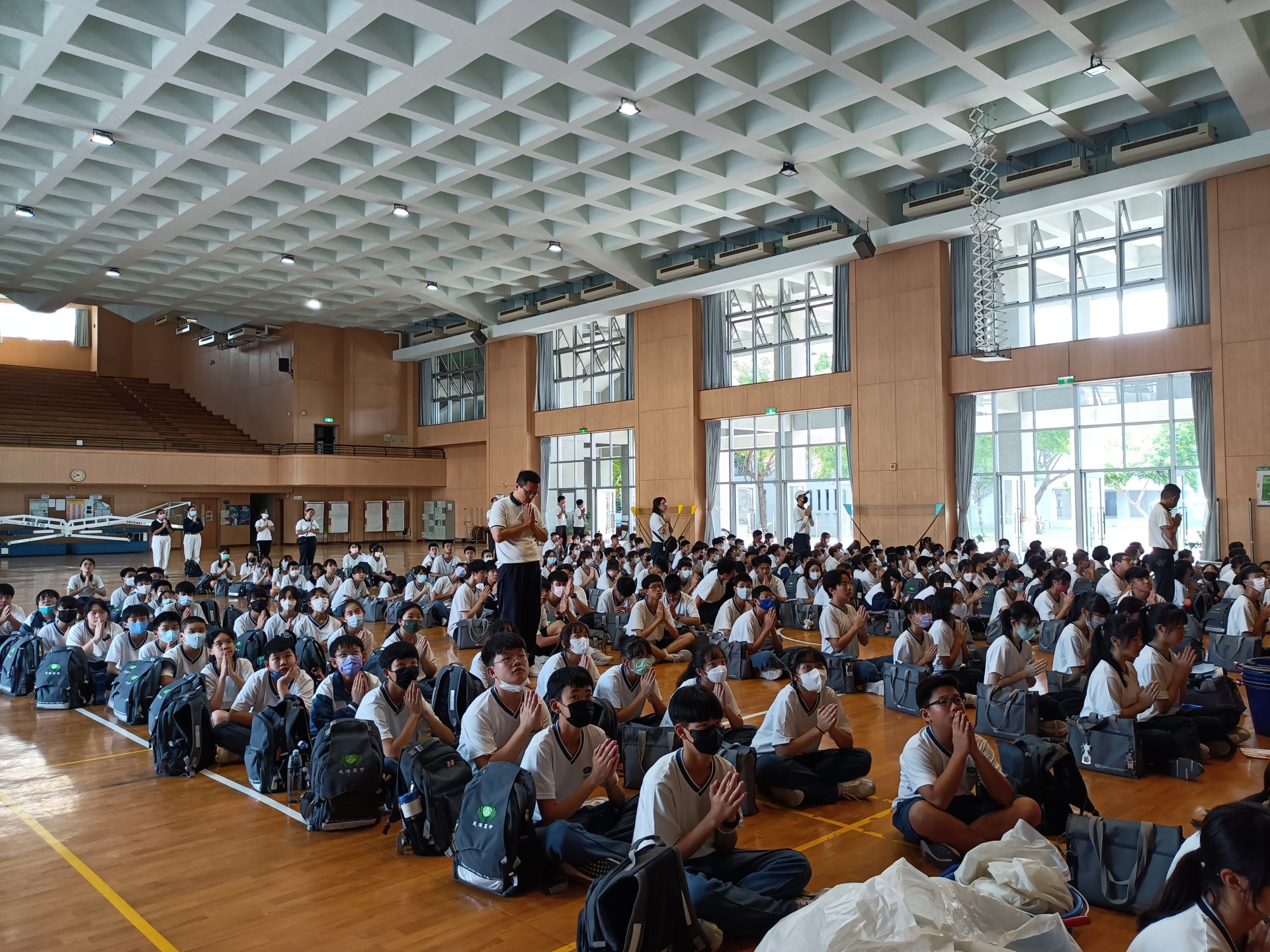 透過〈祈禱〉,期盼不用再以淨灘為最後一道防線,落實清淨在源頭。