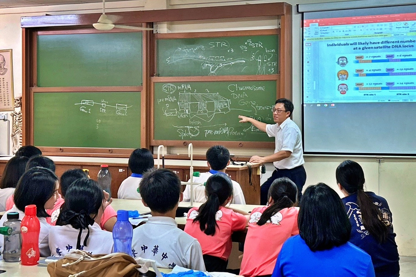 8/27 慈濟大學分子生物暨人類遺傳學系的林明德副教授與學生進行深入的學術授課與熱烈討論