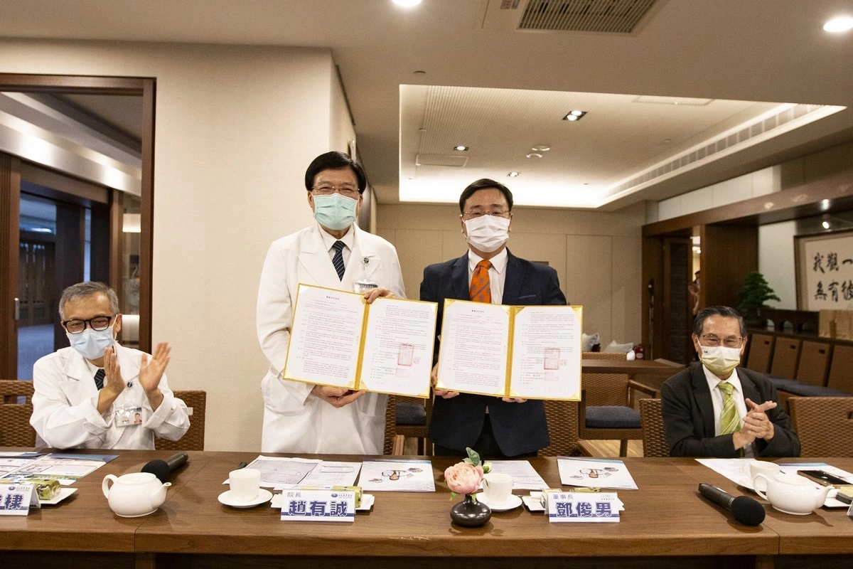 9月4日，台北慈濟醫院與遠東醫電科技舉行「國際醫療合作簽約儀式」。