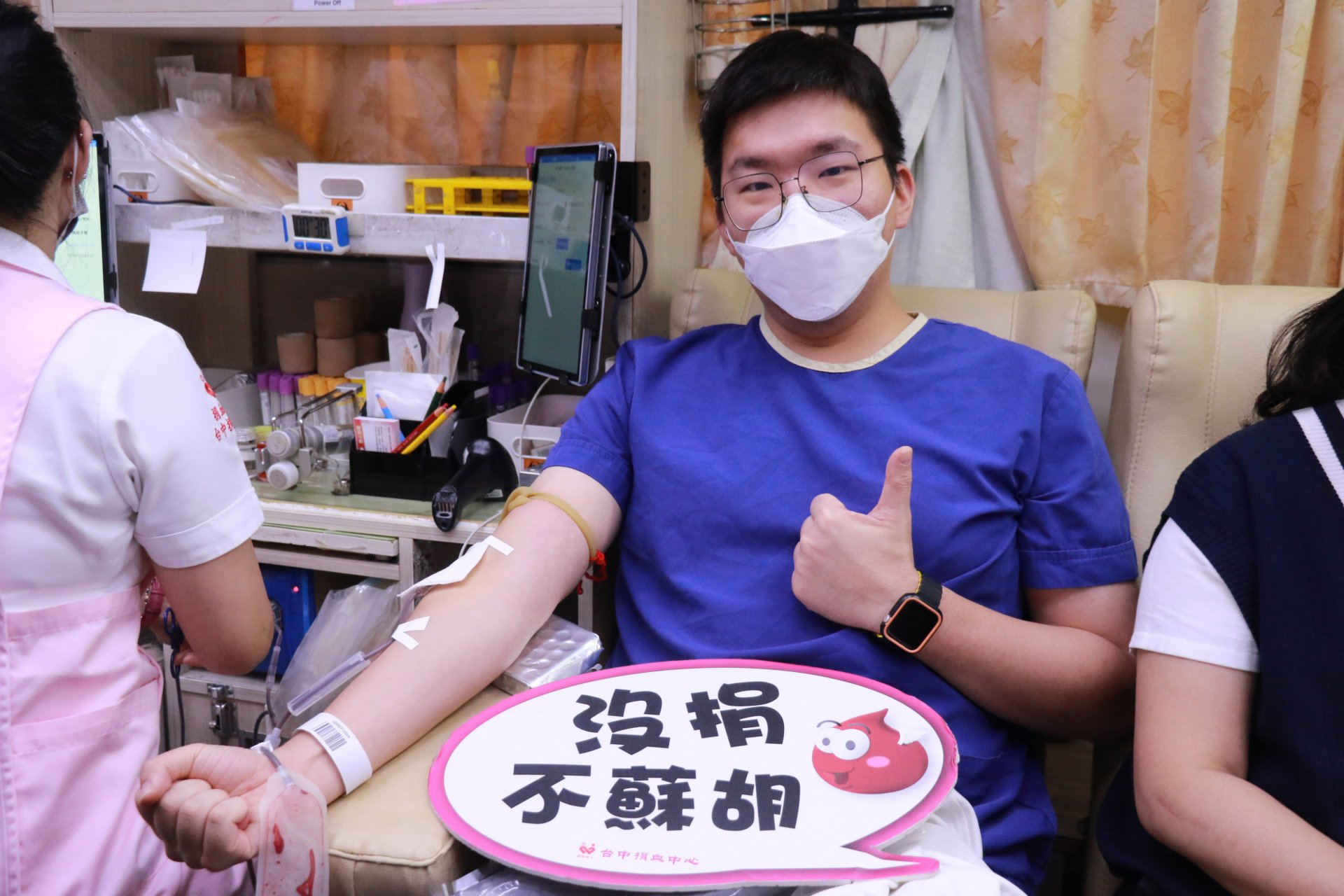 復健醫學部物理治療師陳義豪捐血促進新陳代謝。