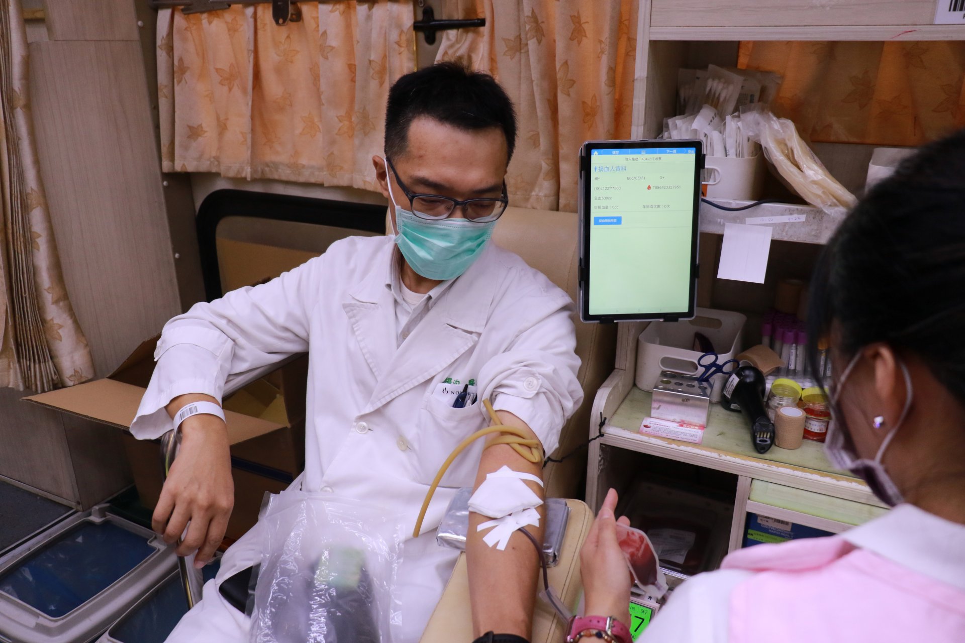 腎臟科醫師楊洵間隔時間穩定捐血，對身體沒有不好的影響。