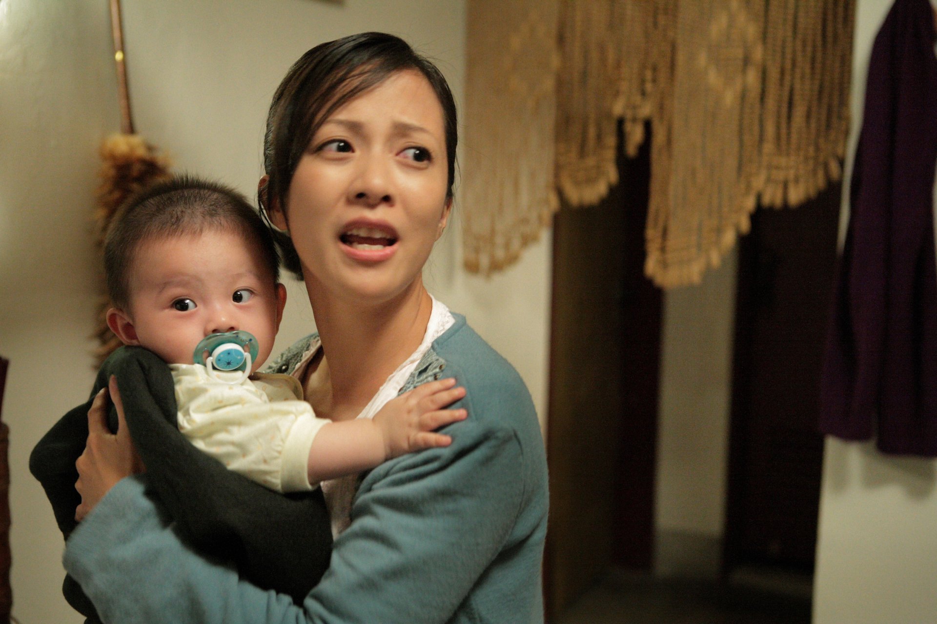 李淑楨飾宋黃鴦，不讓處理完死亡車禍的智鳴碰小孩。