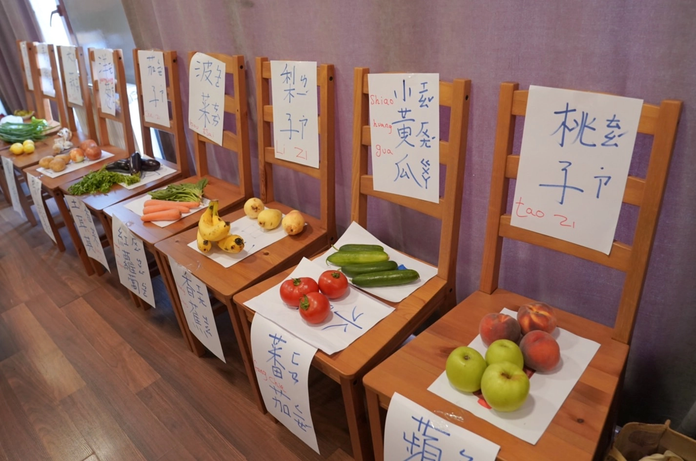  排列整齊的蔬果區讓學生們眼睛為之一亮。
