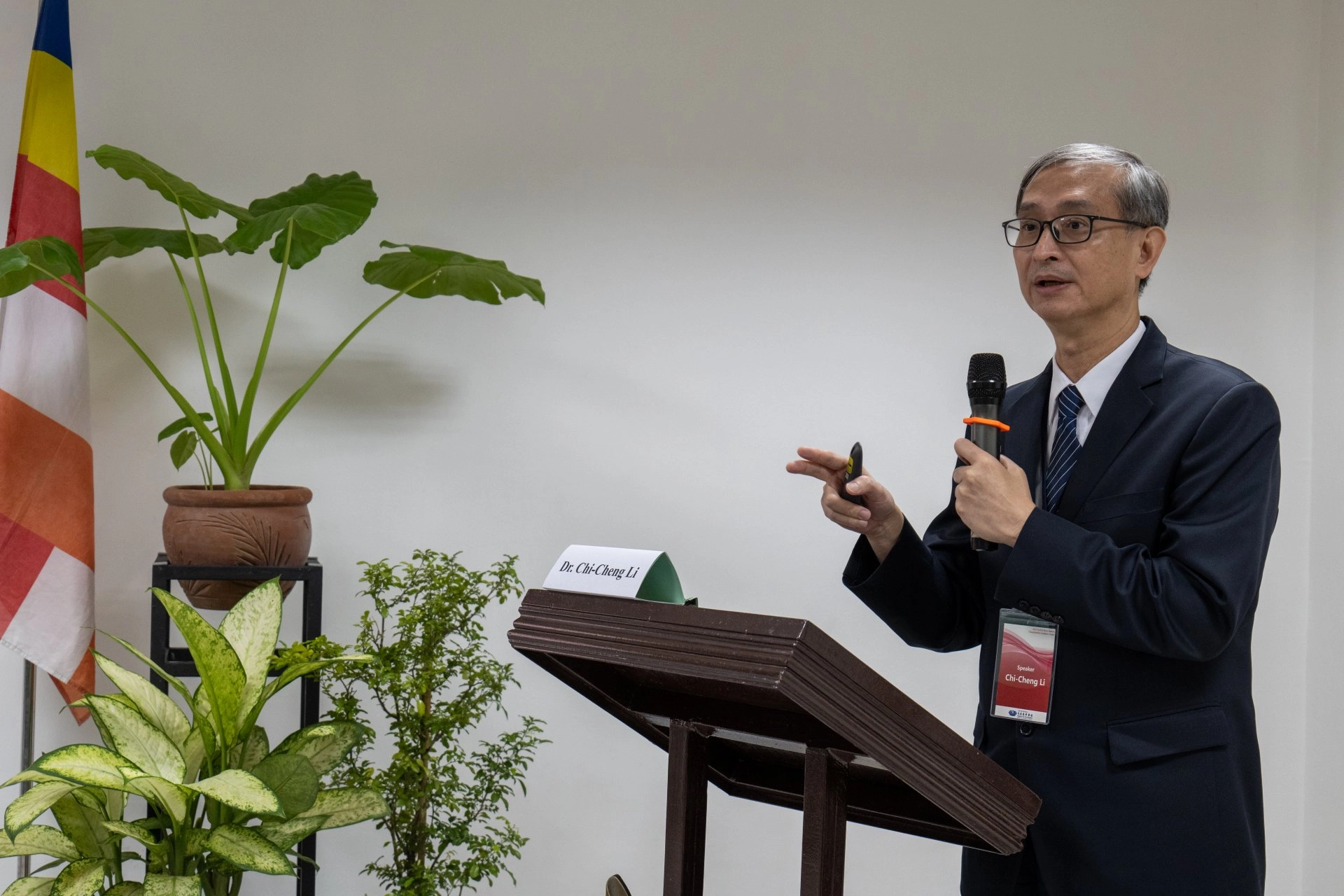 花蓮慈院國際醫學中心主任李啟誠，分享花蓮慈院東部首例「CAR-T免疫細胞療法」成果。