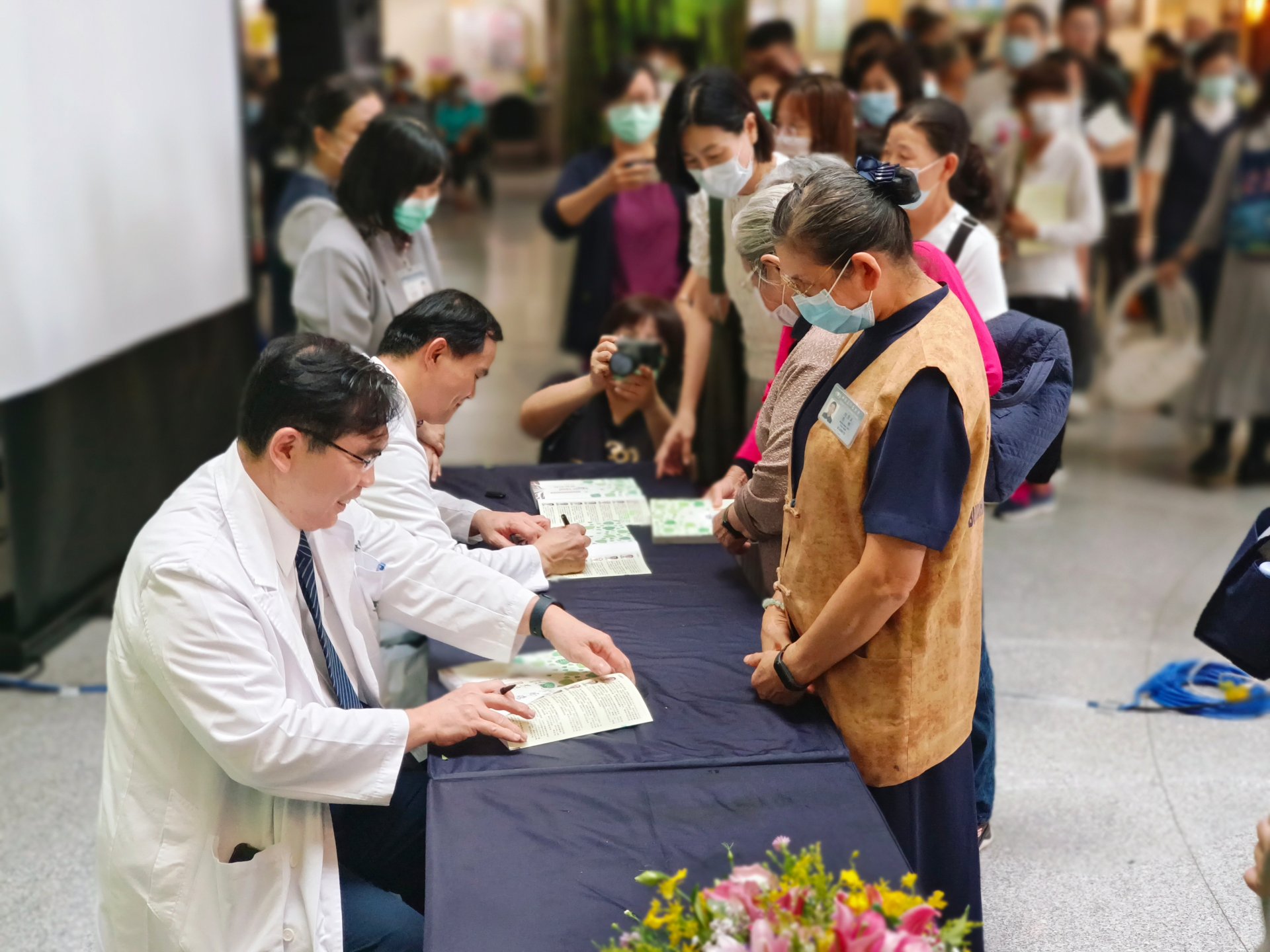 醫道 俠骨柔情新書發表簽書會大排長龍