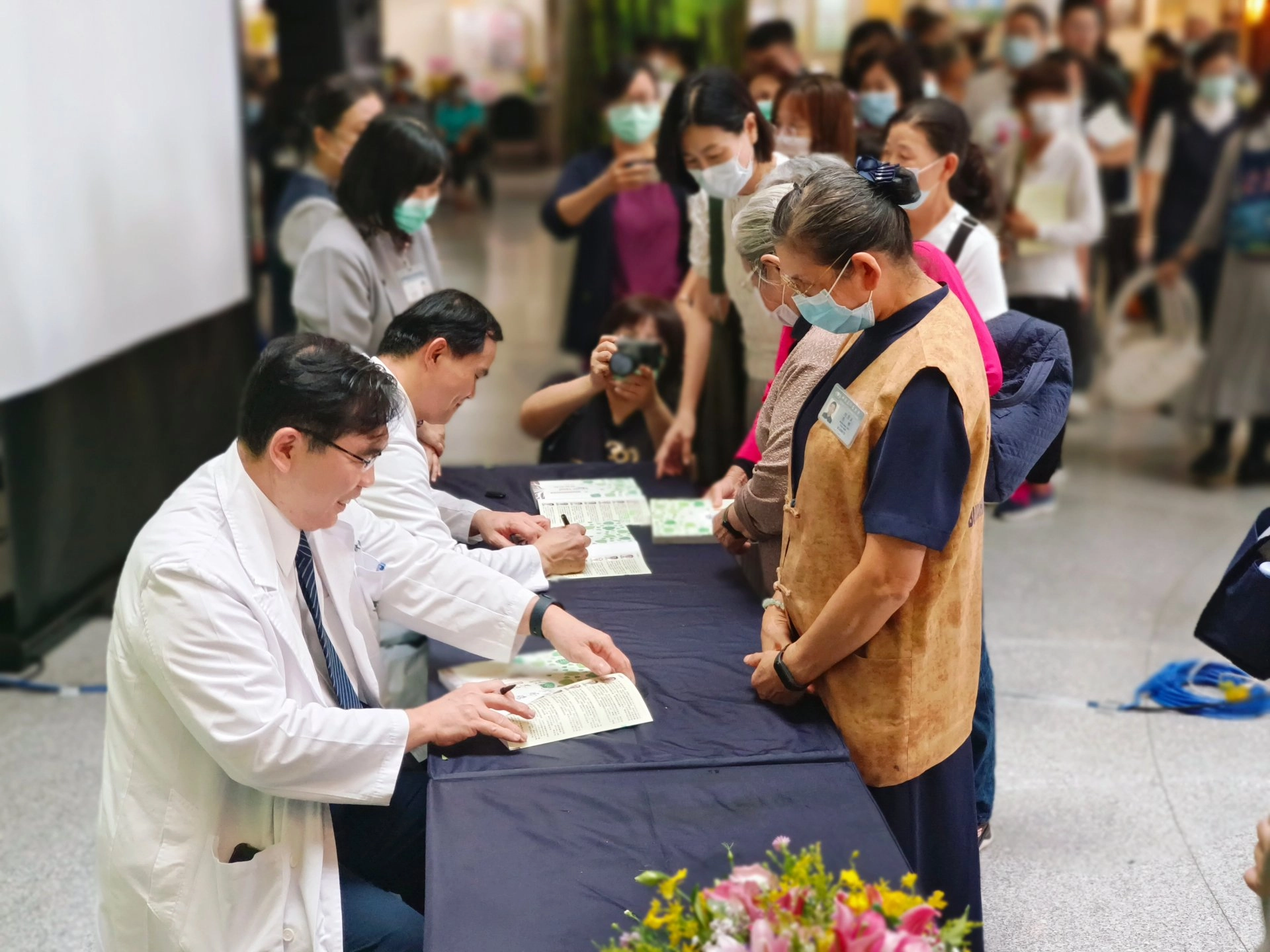 醫道 俠骨柔情新書發表簽書會大排長龍