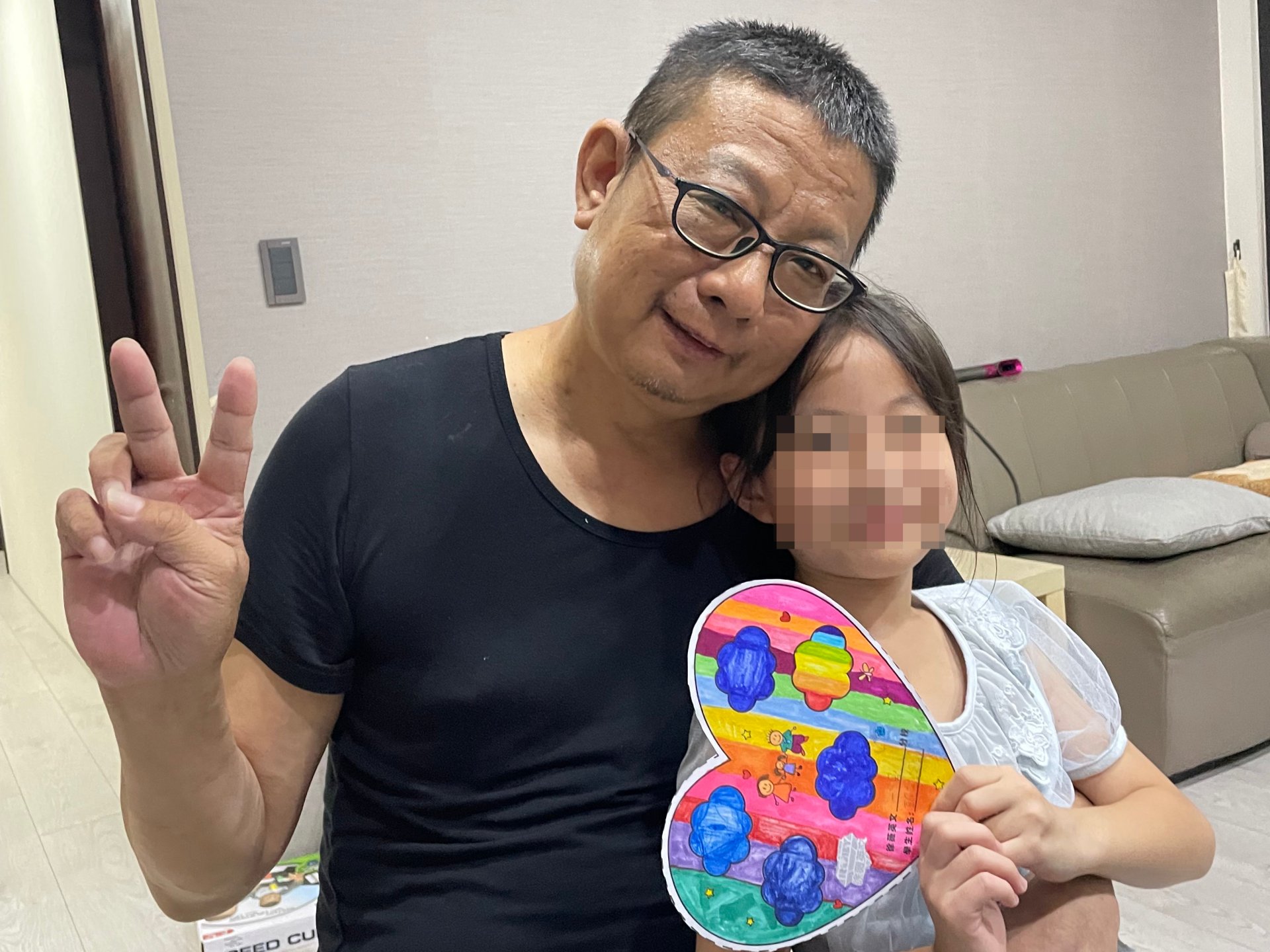 郭先生在接受大愛肝臟移植後翻轉彩色人生，懂得更珍惜和家人相處的時光。