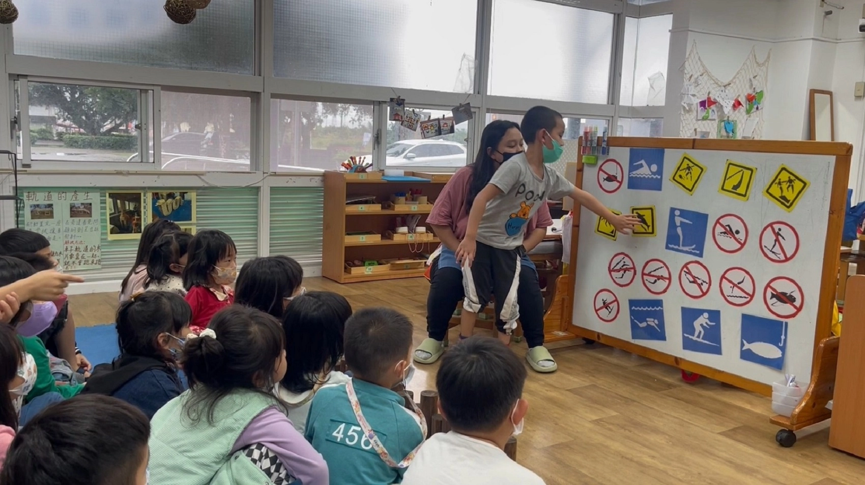 宜蘭縣大湖非營利幼兒園教導幼兒認識水域告示牌與標誌