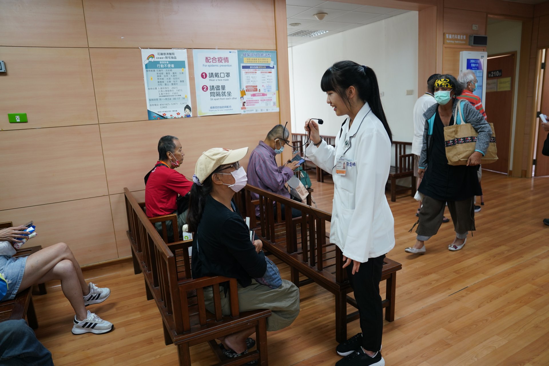 陳姿晴營養師以中秋節 美食「腎」選為題進行衛教，民眾也踴躍提問。