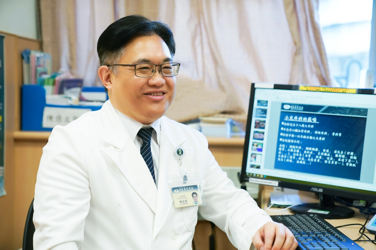 台北慈濟醫院陳克琦主任看診示意照。