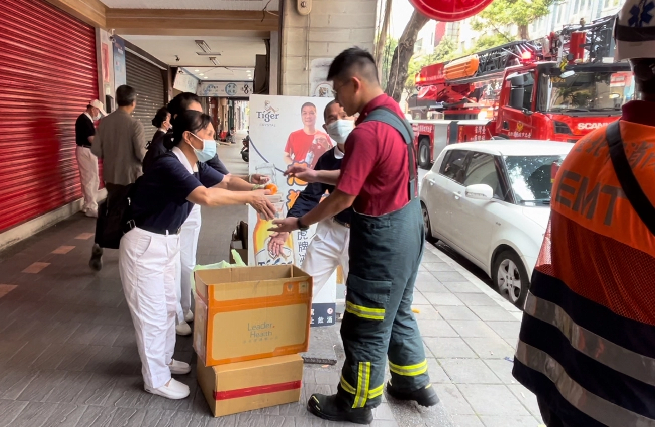 北市疑強震後大樓火警 志工立即提供物資熱食