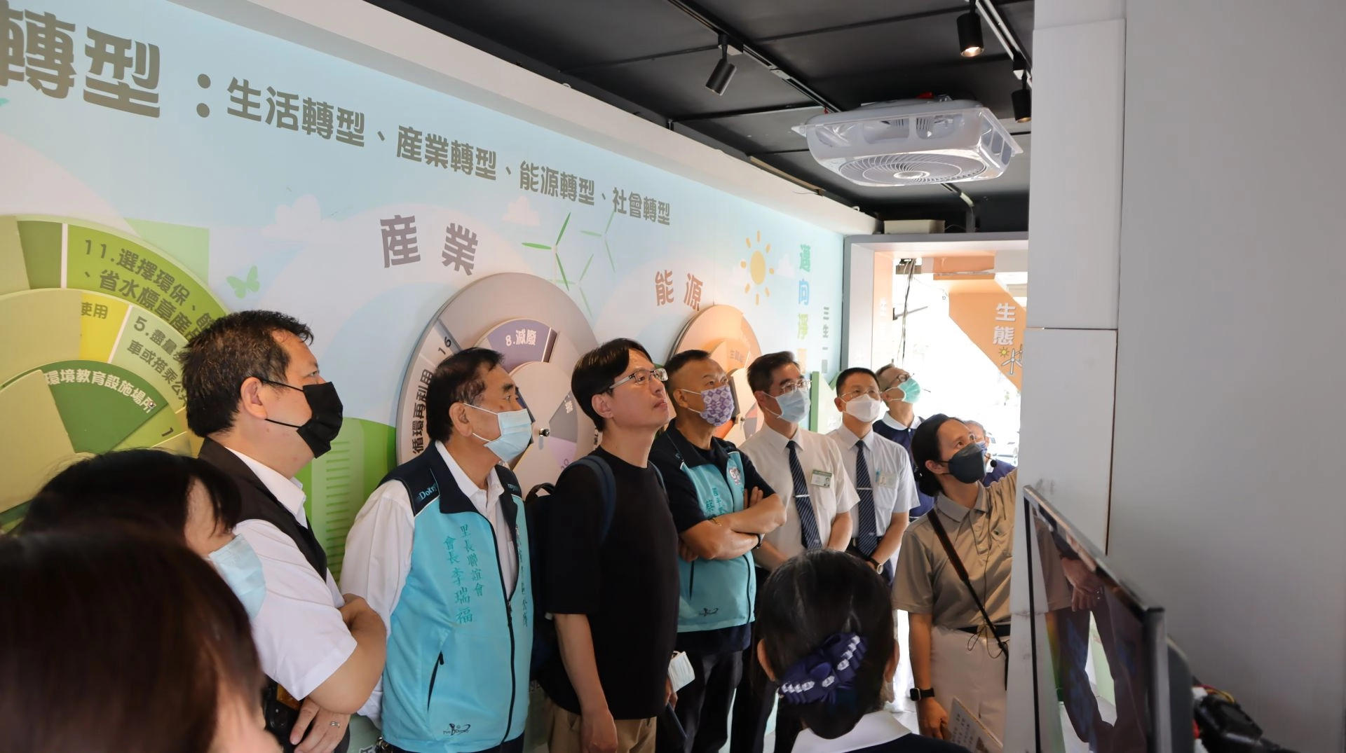 邁向2050淨零排放需要全民生活轉型後，臺南慈濟高中也將淨零碳排的環保理念結合今年2024世界地球日系列活動納入學生環境教育課程