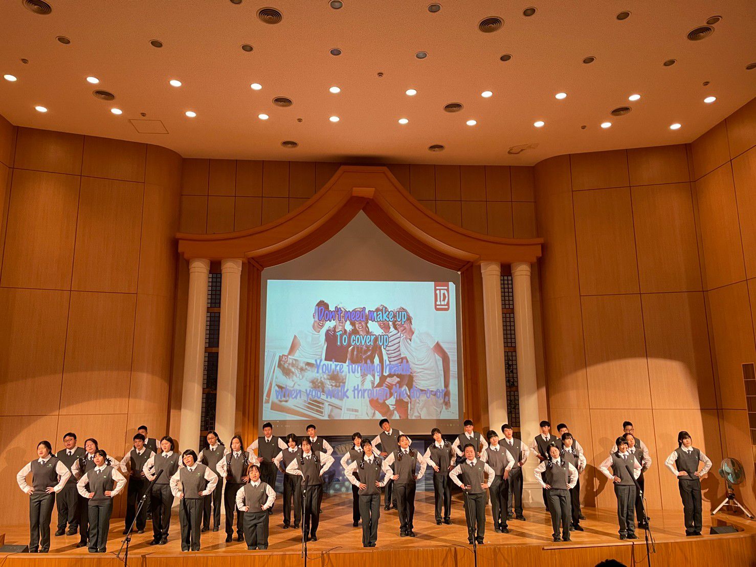 臺南慈中高一英文歌唱比賽，展現全方位多元英語學習成果。