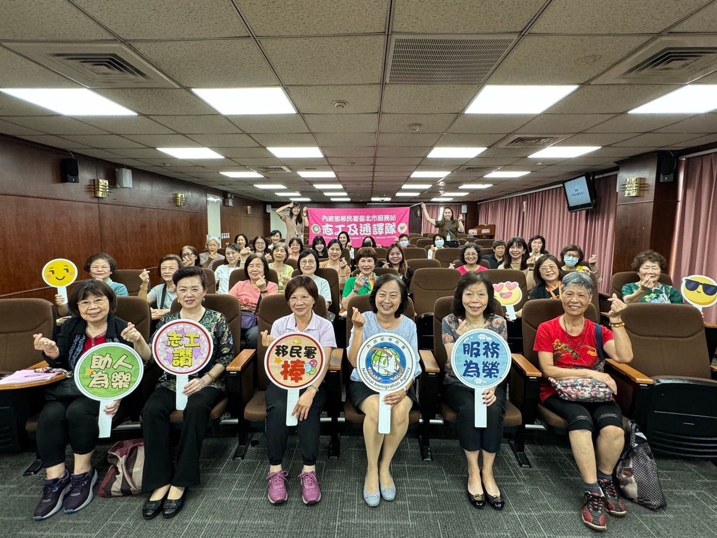 移民署臺北市服務站舉辦「113年志工及通譯服務人員教育訓練」，持續精進志願服務。
