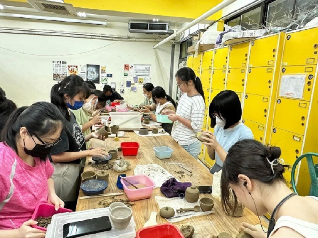國立臺中科技大學「Sa' atomo來做陶」透過玩土課程設計，了解阿美陶文化