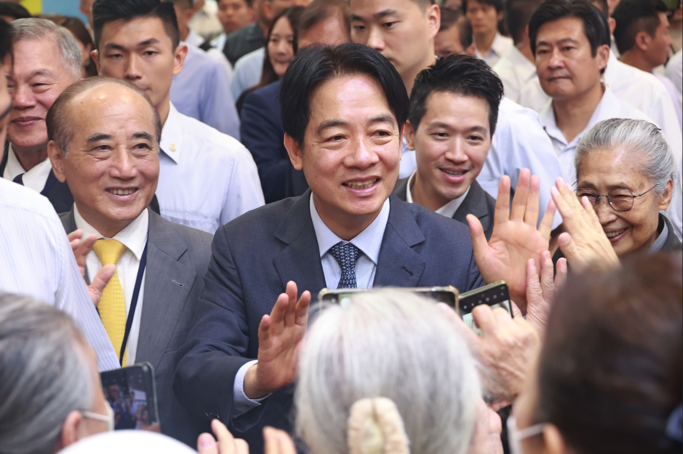 臺灣首屆高齡健康產業博覽會，總統賴清德蒞臨會場，也至慈濟展區參觀。