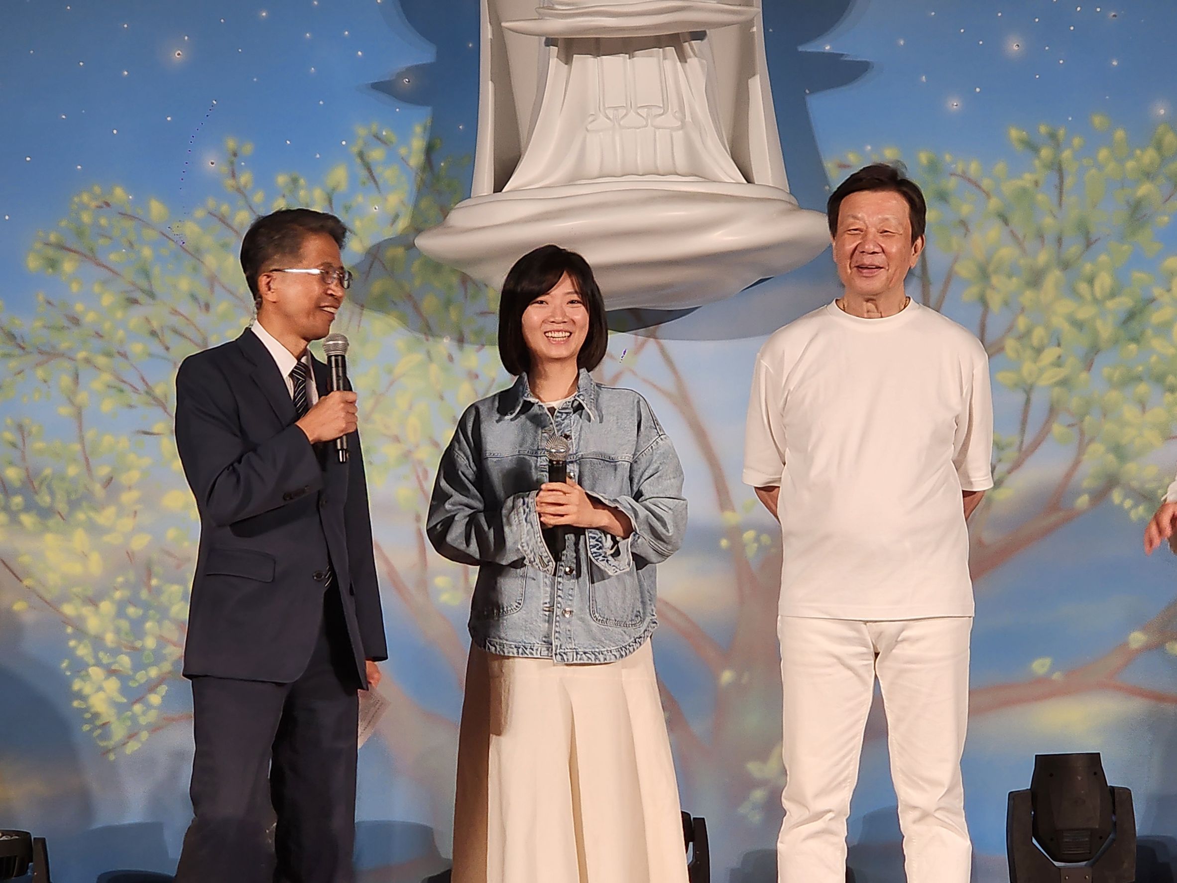 大愛劇《你好，我是誰2》左起：主持人黃添明、傅小芸、寇世勳。