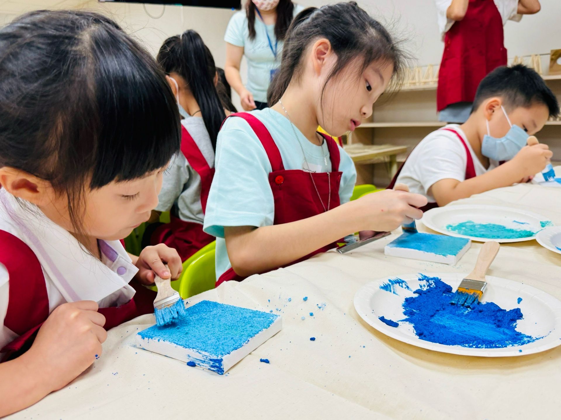 夏凱納家庭日兒童手作工作坊，孩子手繪畫作送給父親