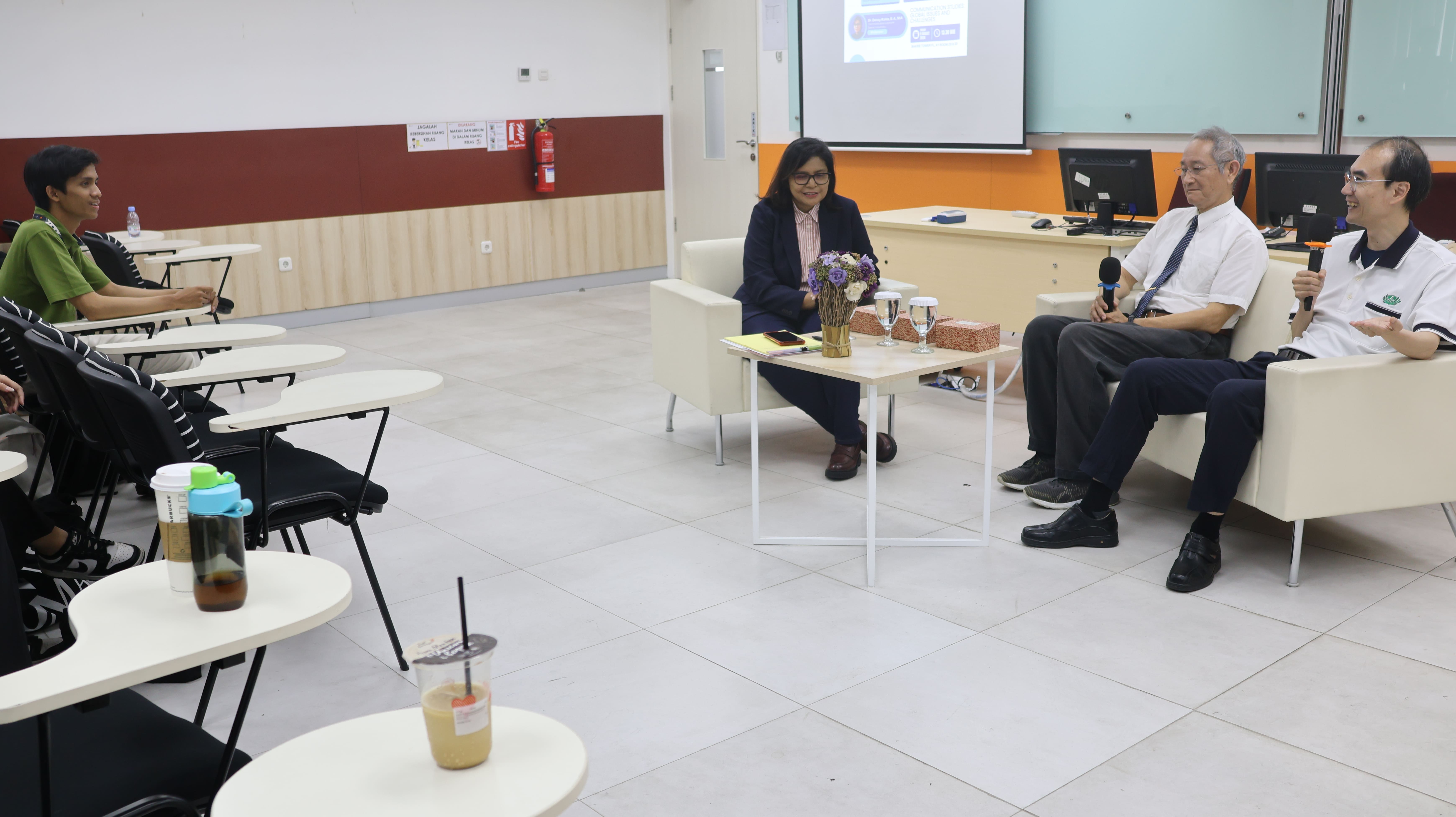 慈大老師於演講後與師生座談
