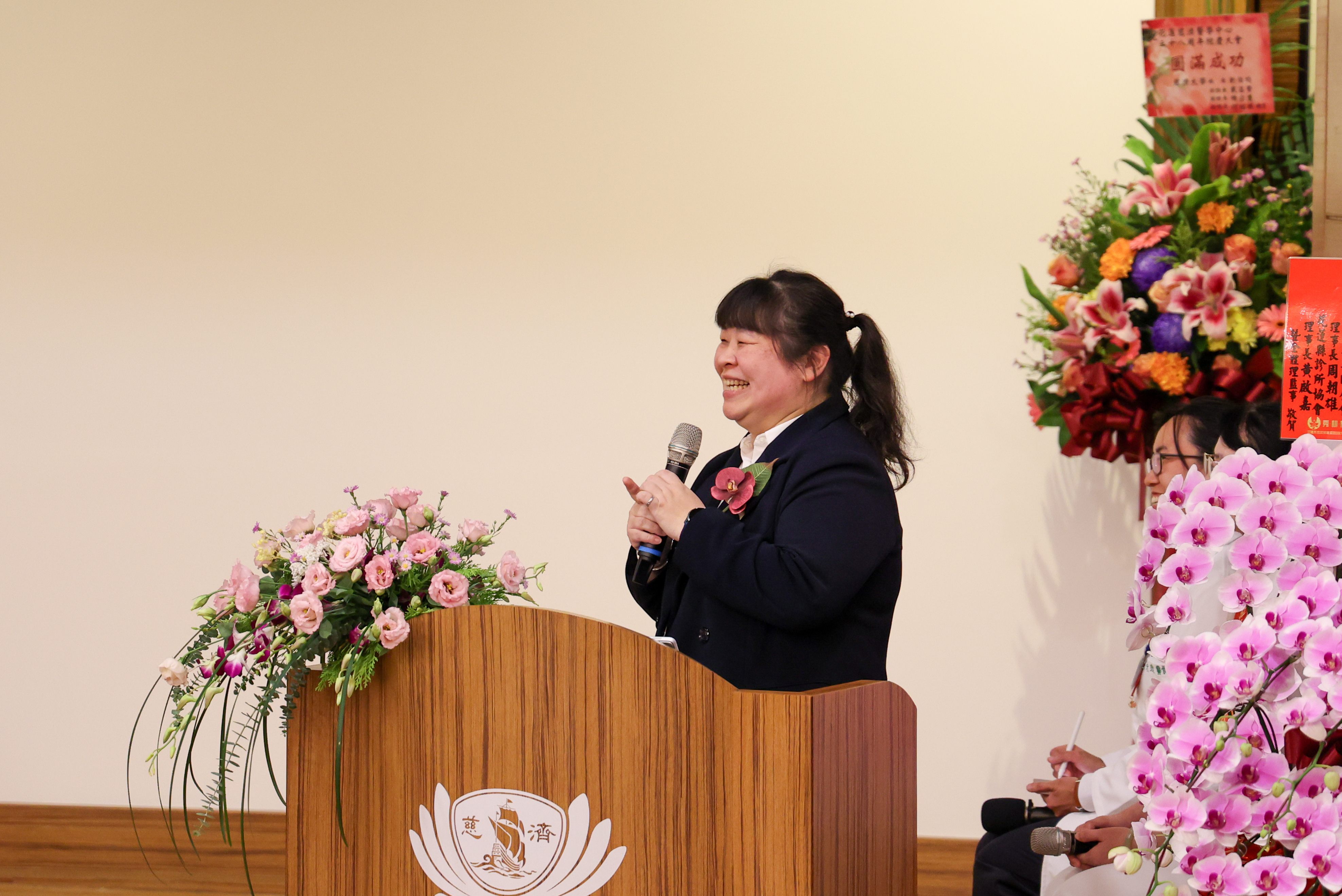 在社服室服務20年的社工師黃靖玲說，透過社工專業協助病人取得資源，幫助他們家庭生活回歸到平穩狀態，是她作為醫務社工最大的肯定。