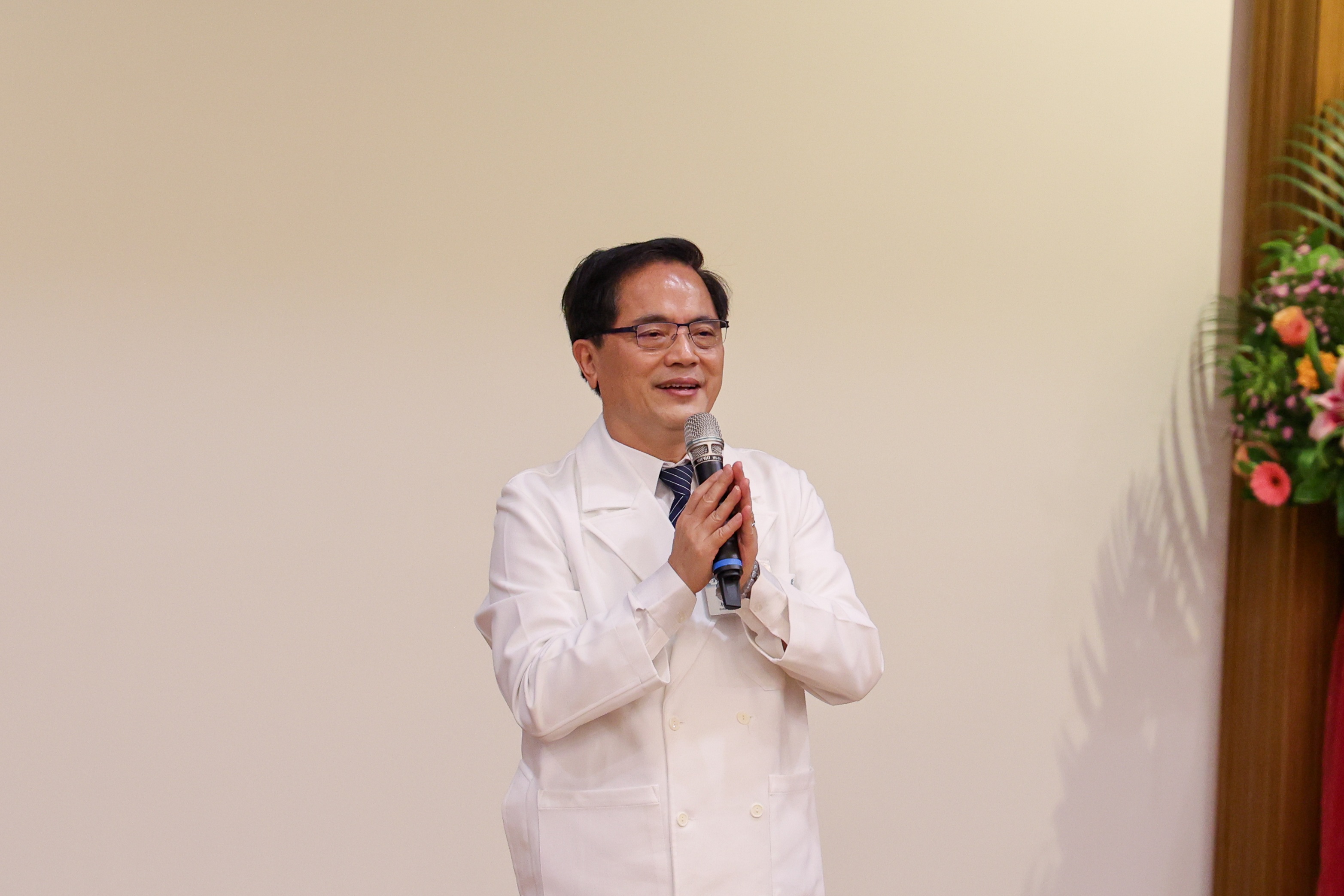 花蓮慈院林欣榮院長說，在「人本醫療，尊重生命」的理念下，結合慈濟四大志業包含慈善、醫療、教育、人文等用愛發揮良能。