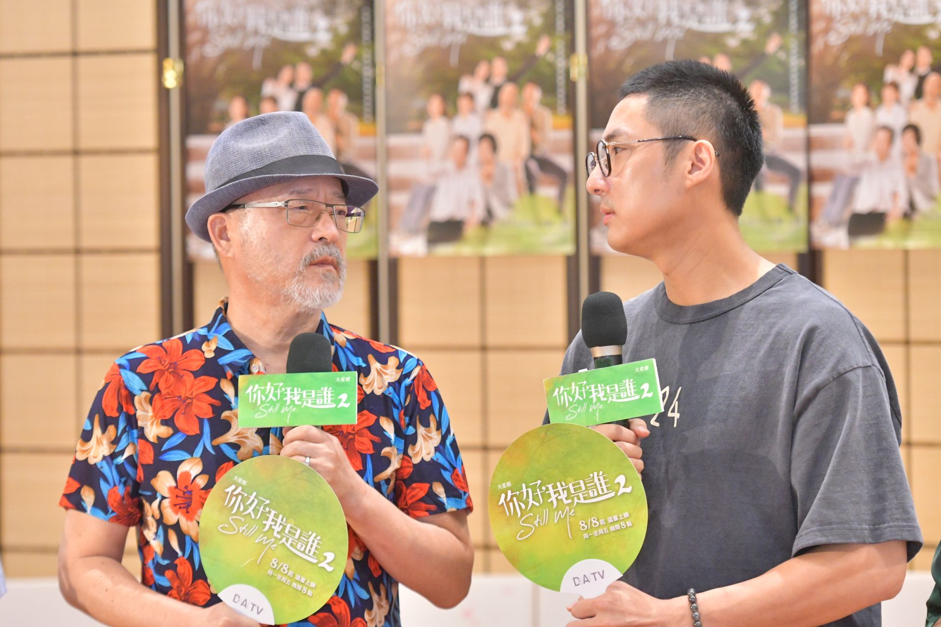 大愛劇《你好，我是誰2》演員班鐵翔(左)、李運慶(右)南下高雄參加讀書會。