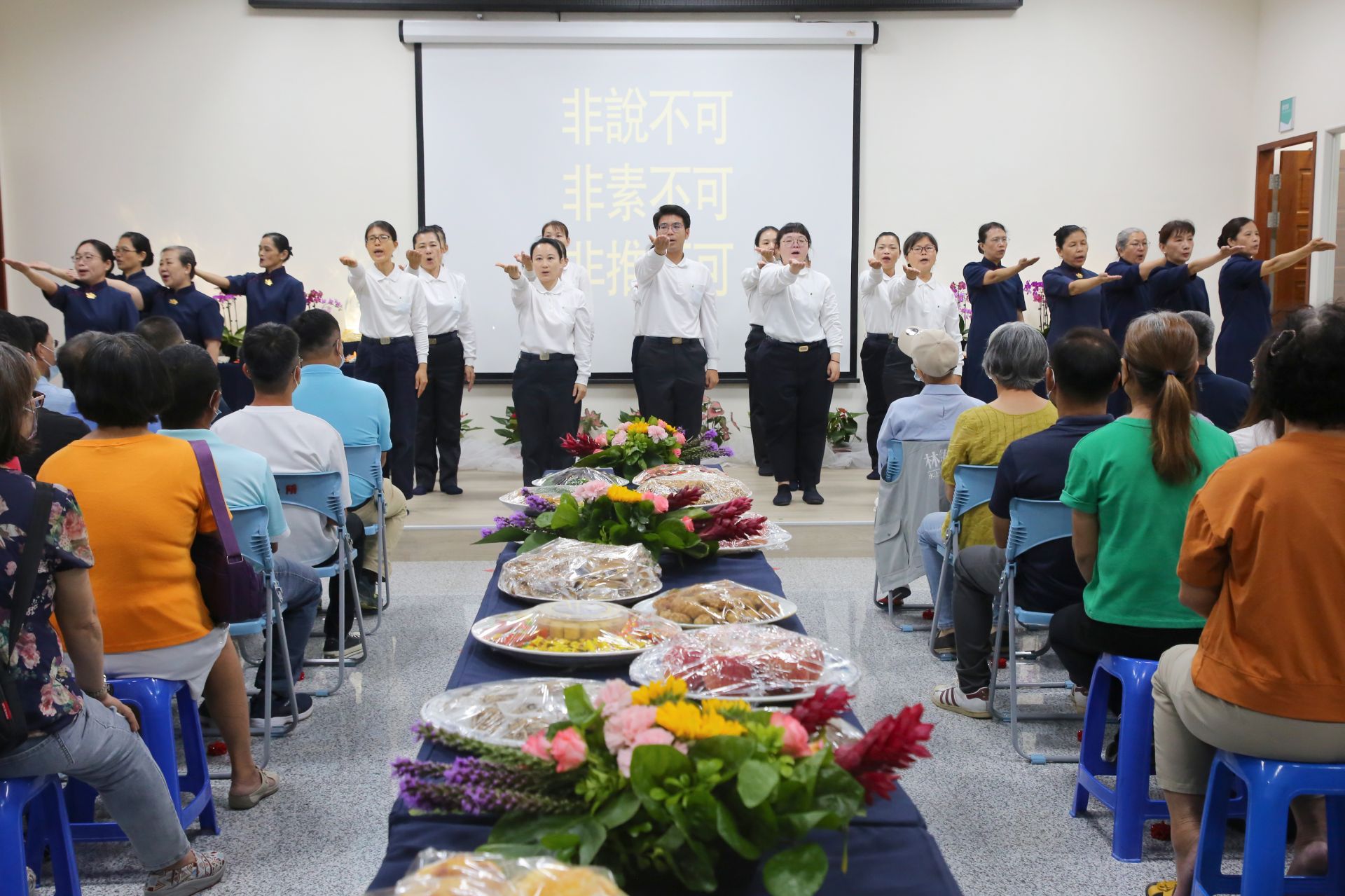 嘉義縣水上區慈濟志工於水上鄉公所舉辦七月吉祥祈福會活動，慈濟志工進行祈福演繹。