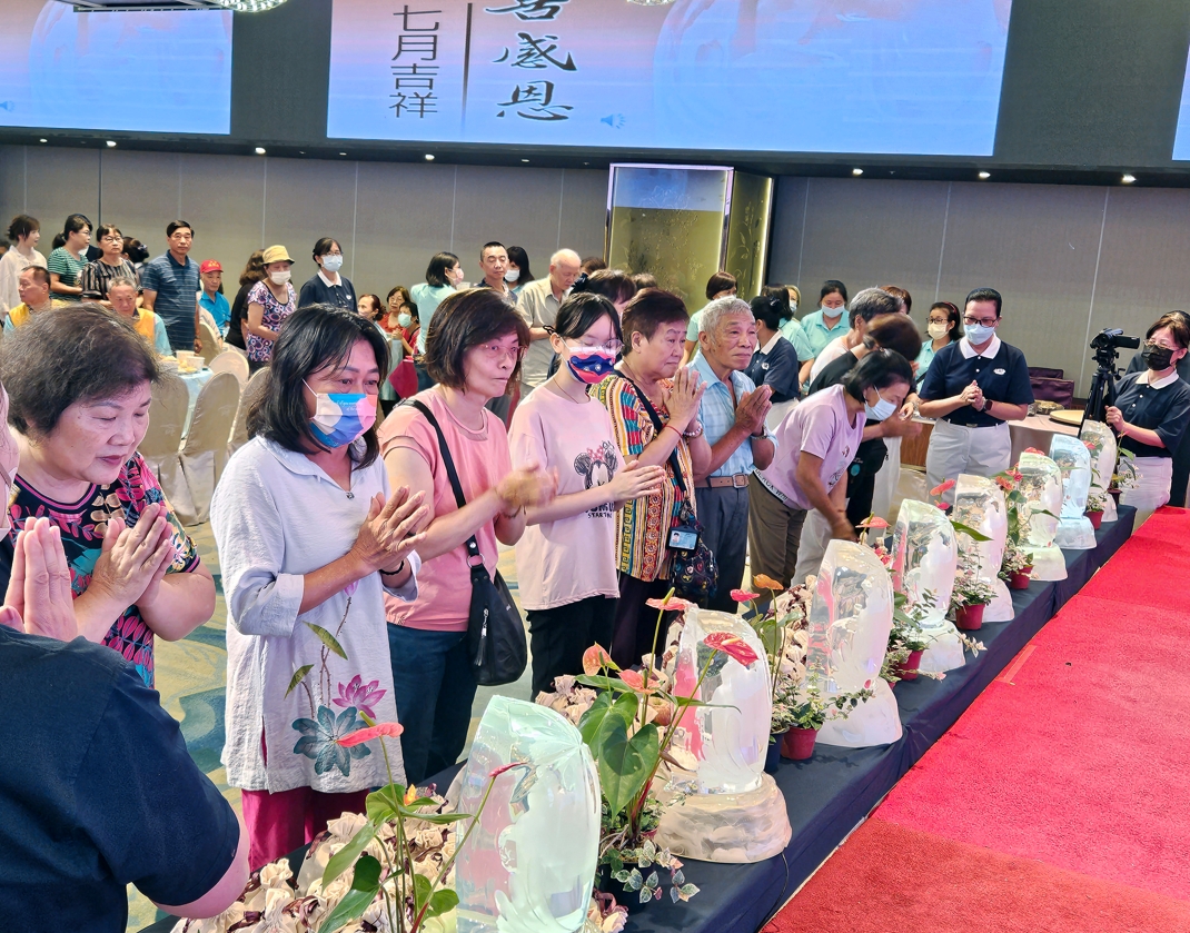 兩百五十多位里民共襄盛舉虔誠祝福、心持正信正念。 