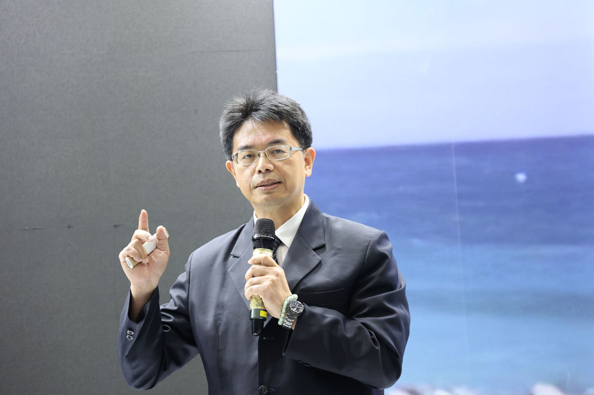 何宗融副院長表示，人蔘、黃耆等可幫助能量代謝、補氣益脾及強健筋骨。