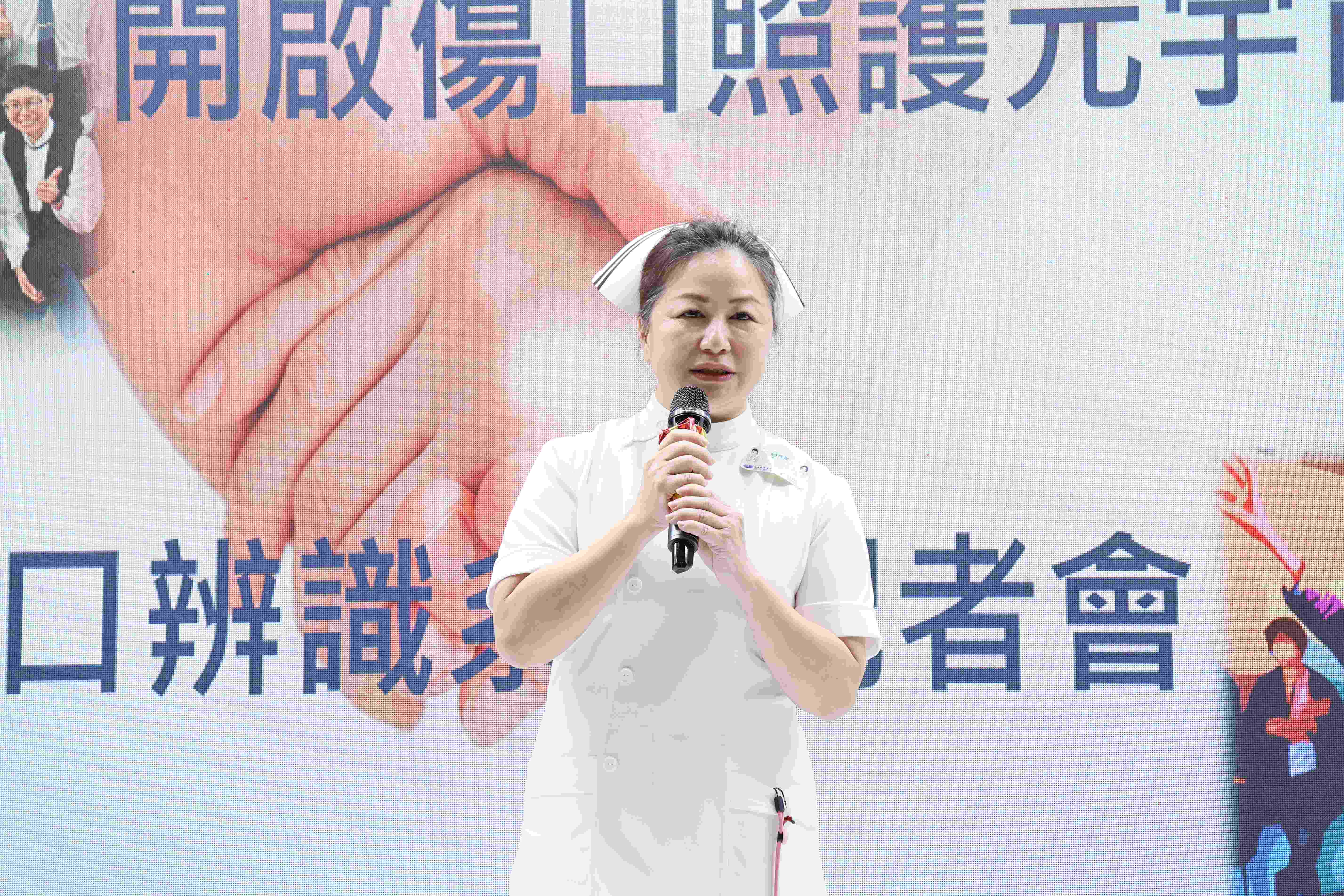 護理部主任鍾惠君說，團隊以解放雙手，掌握效率為目標之外，也希望藉由AI指引正確的療傷方法。