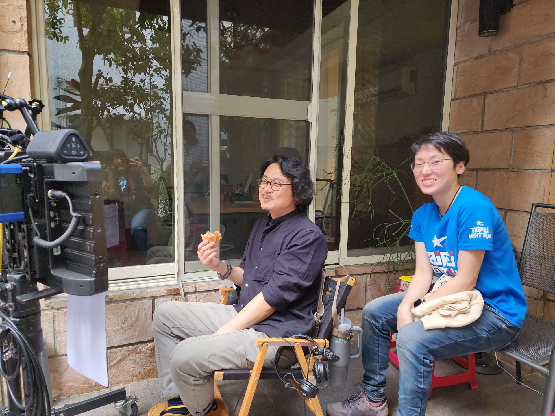 大愛劇《血．拾人生》導演黃常祚(左)接拍讀本才發現劇中原型角色「林虹汝」(右)是大學生