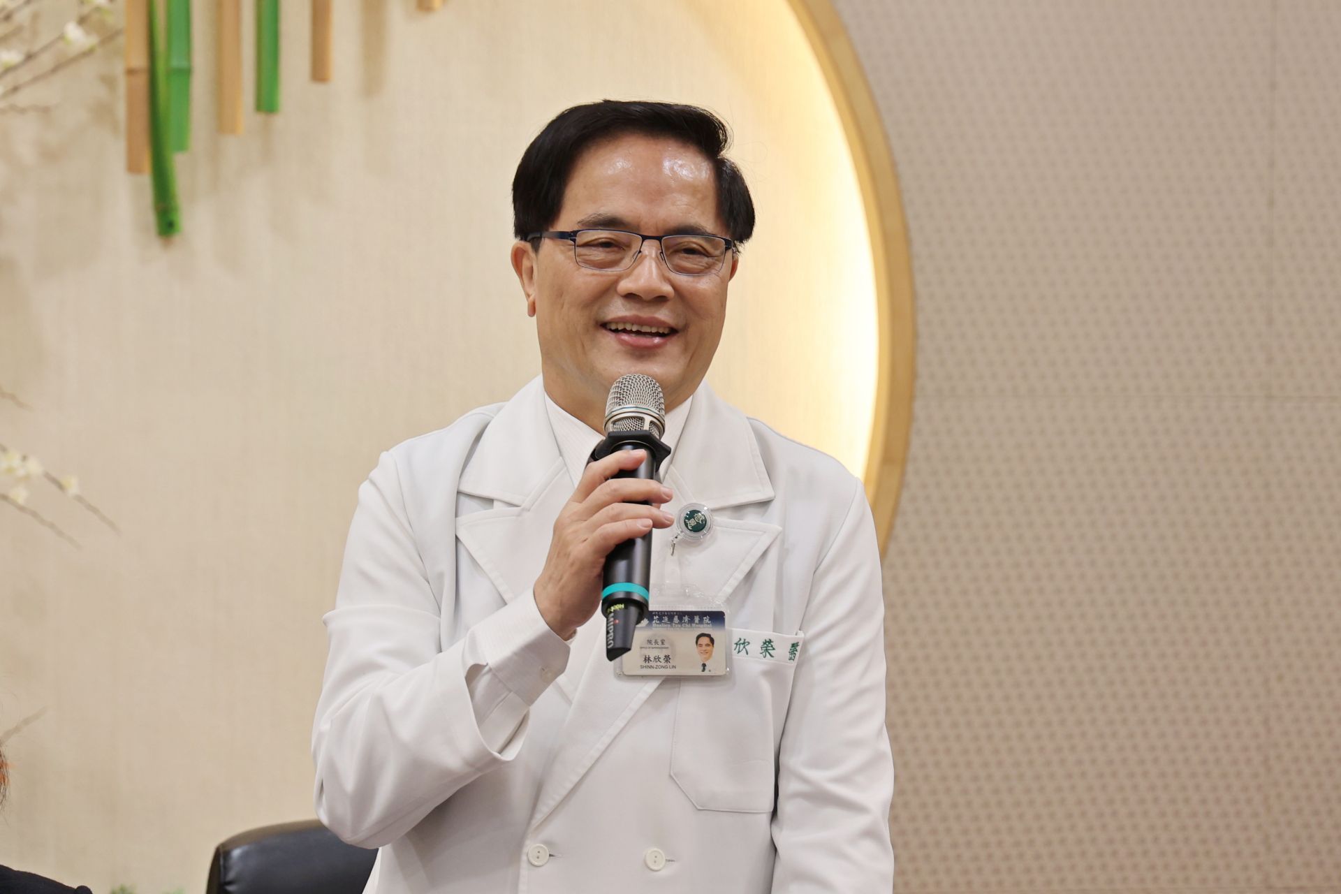花蓮慈院院長林欣榮說，在資訊化之後，只需透過手機，就能夠掌握所有資料，實現了災難醫療的高效運作，並且充分發揮了護理師的專業能力，讓病患得到迅速而專業的照護。