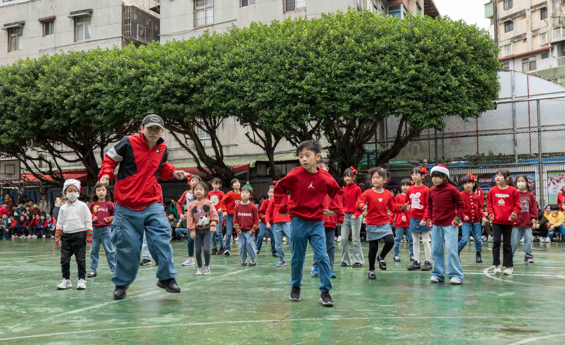 孩子們精彩又充滿活力的表演熱力四射，溫暖並振奮了現場每一個人的心。
