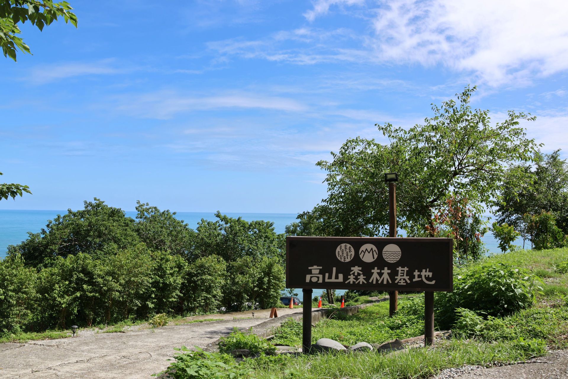 透過「工藝行旅」計畫，探索臺灣各地的工藝多樣性，從傳統技法到現代創作、自然素材到現代設計，展現臺灣工藝的百變樣貌。