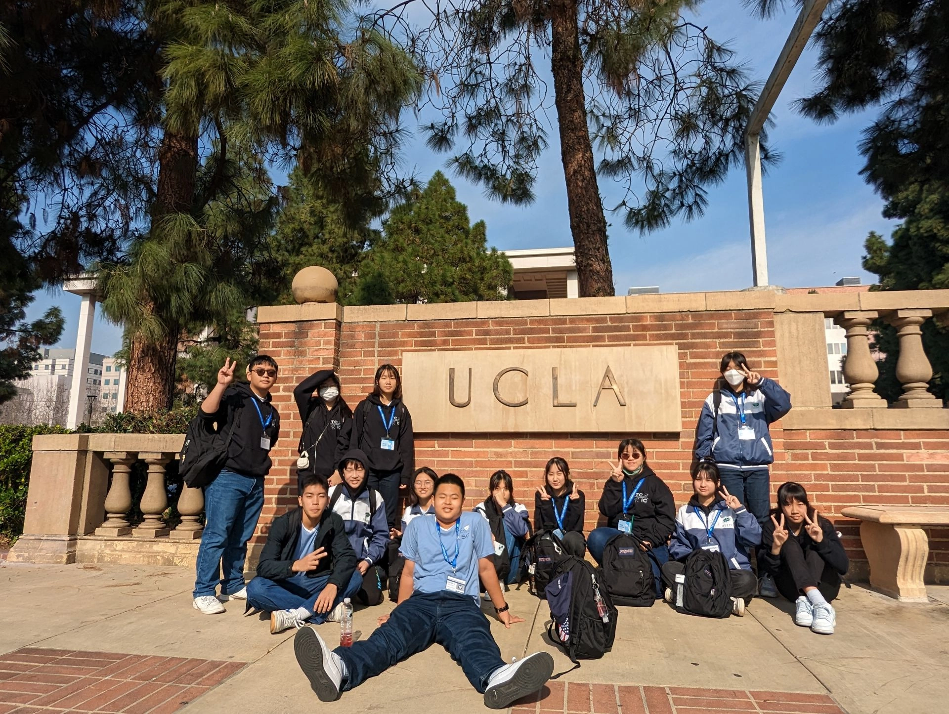UCLA合影。