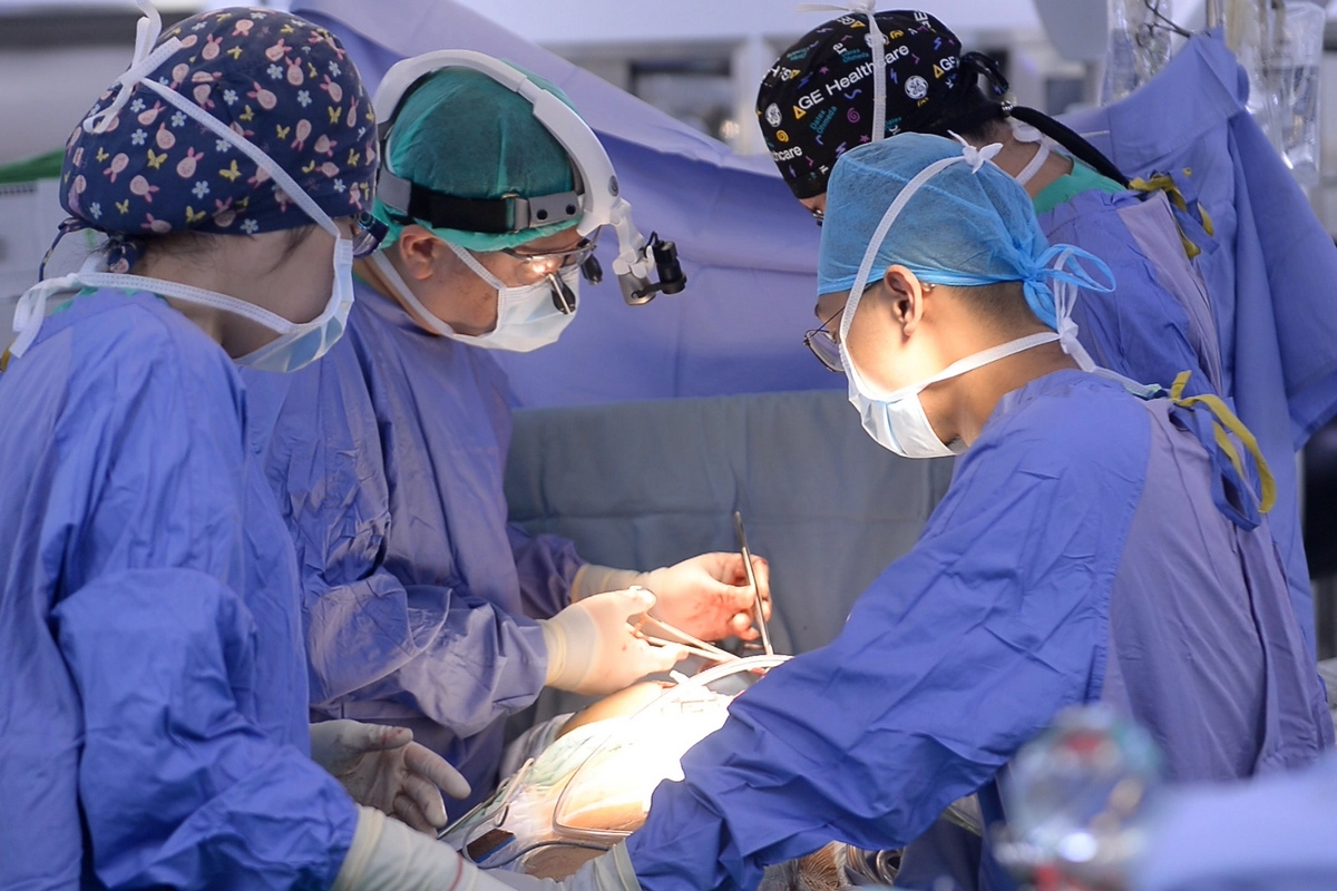 台北慈濟醫院可執行心臟、肝臟、腎臟、眼角膜等移植和活體移植術式，圖為心臟移植。