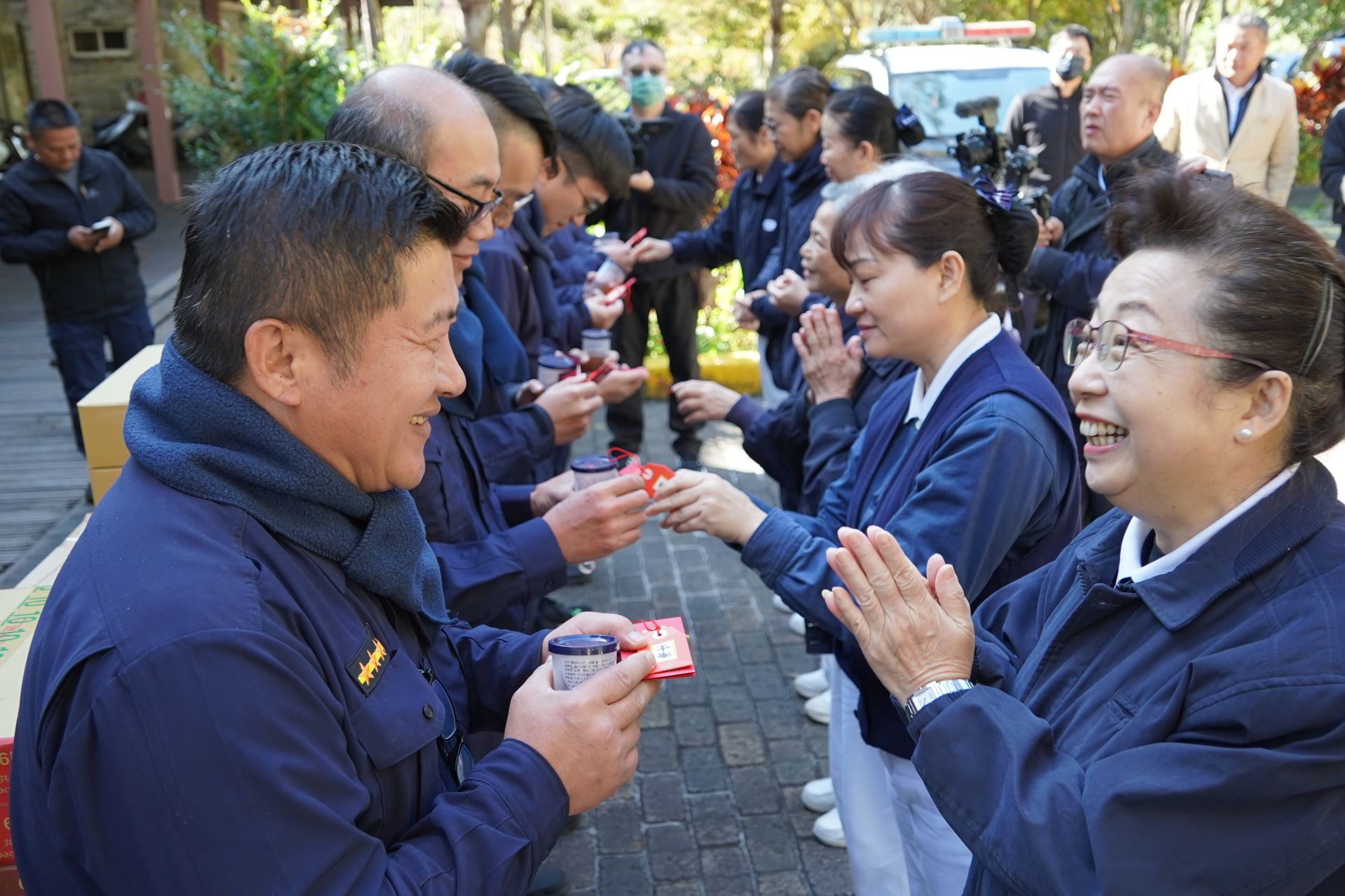 雪季慰勤20載 慈濟與花蓮縣警到合歡山感恩員警